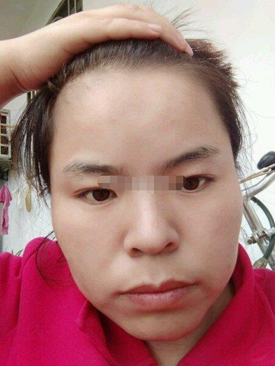 从面相中看,眉头逆生 眉尾散 鼻头尖,性子差,性格比较要强,不服输.