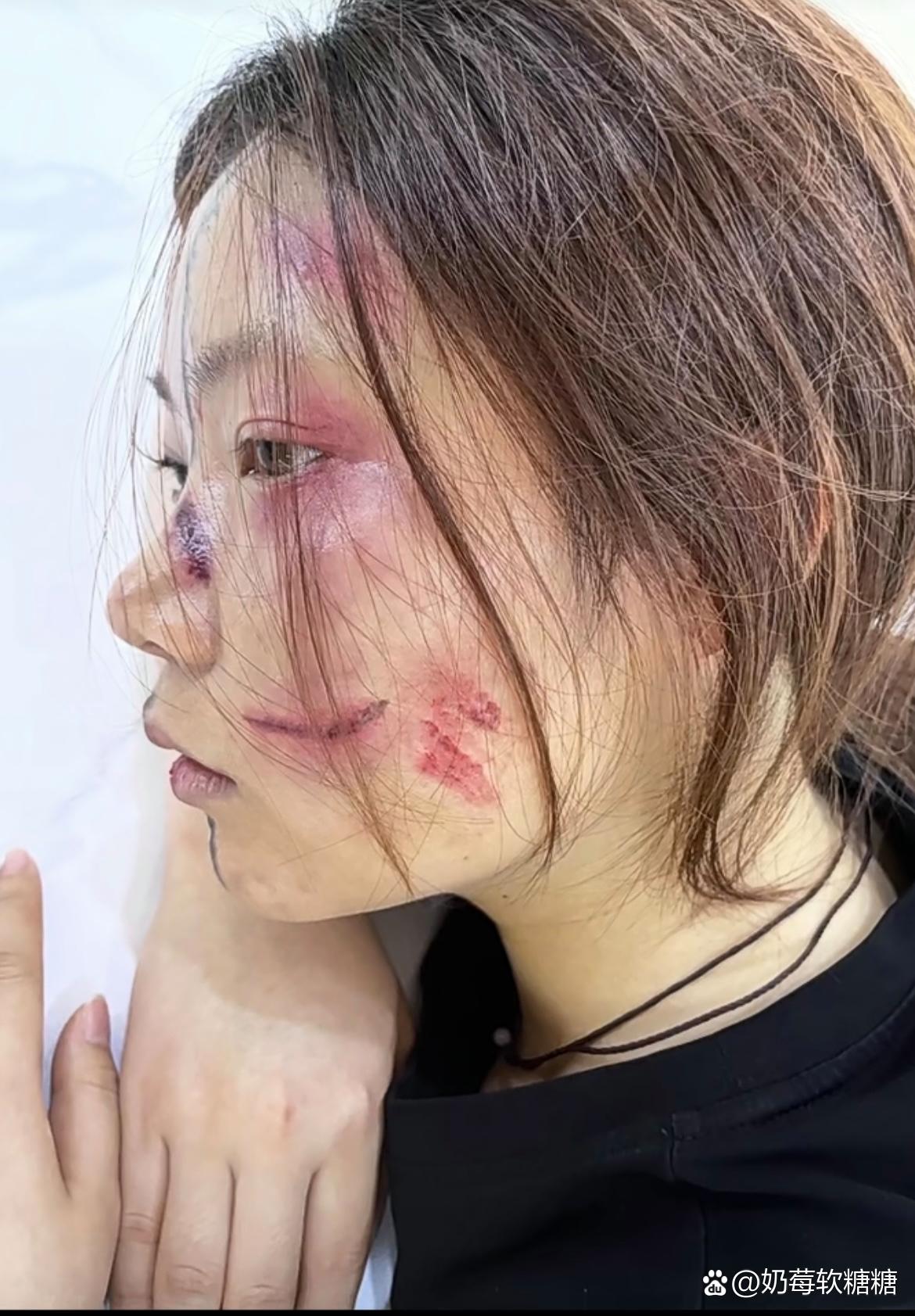 曾经的山盟海誓,口口声声说:你养我.我不就花了1万多买了个包包吗!