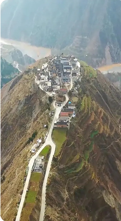 甘肃省陇南市礼县悬崖村