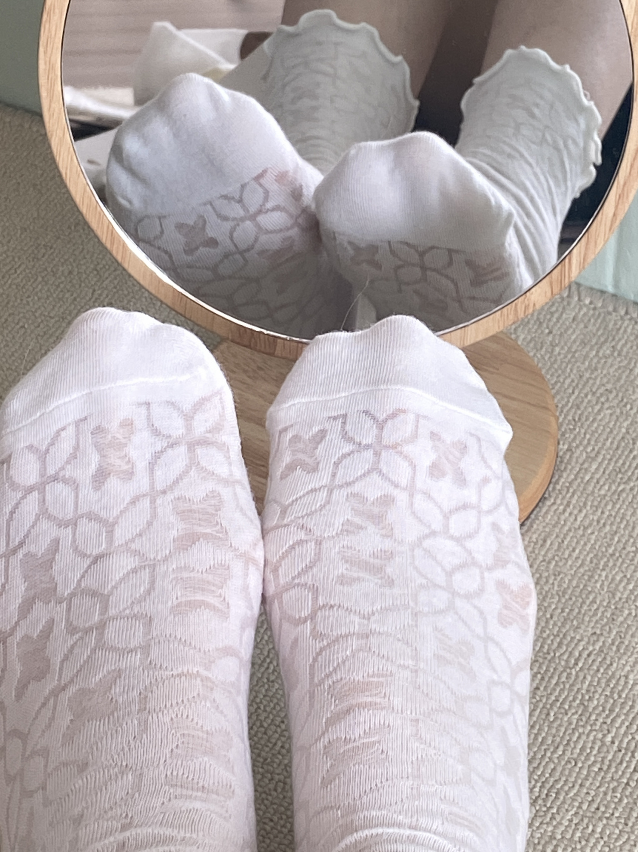 夏天穿白袜子不是应该没那么臭才对吗?