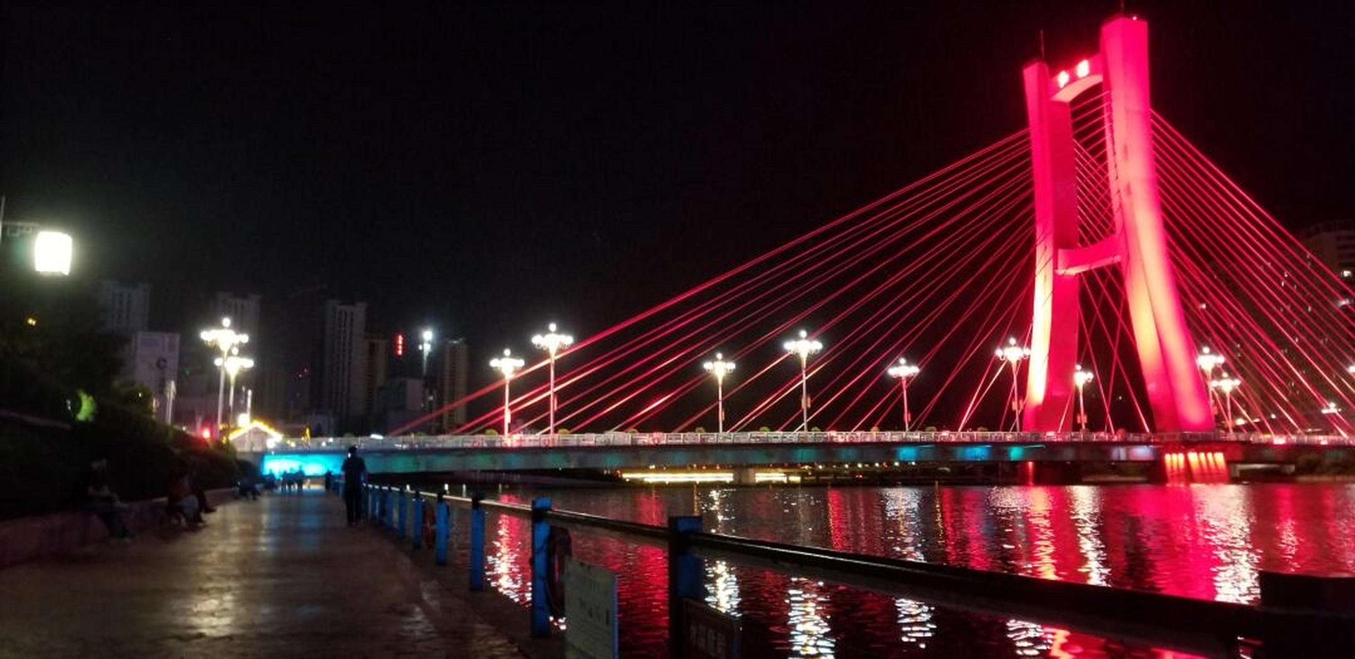 天水红桥夜景[嘻嘻][嘻嘻][嘻嘻]@肖宇梁rainco
