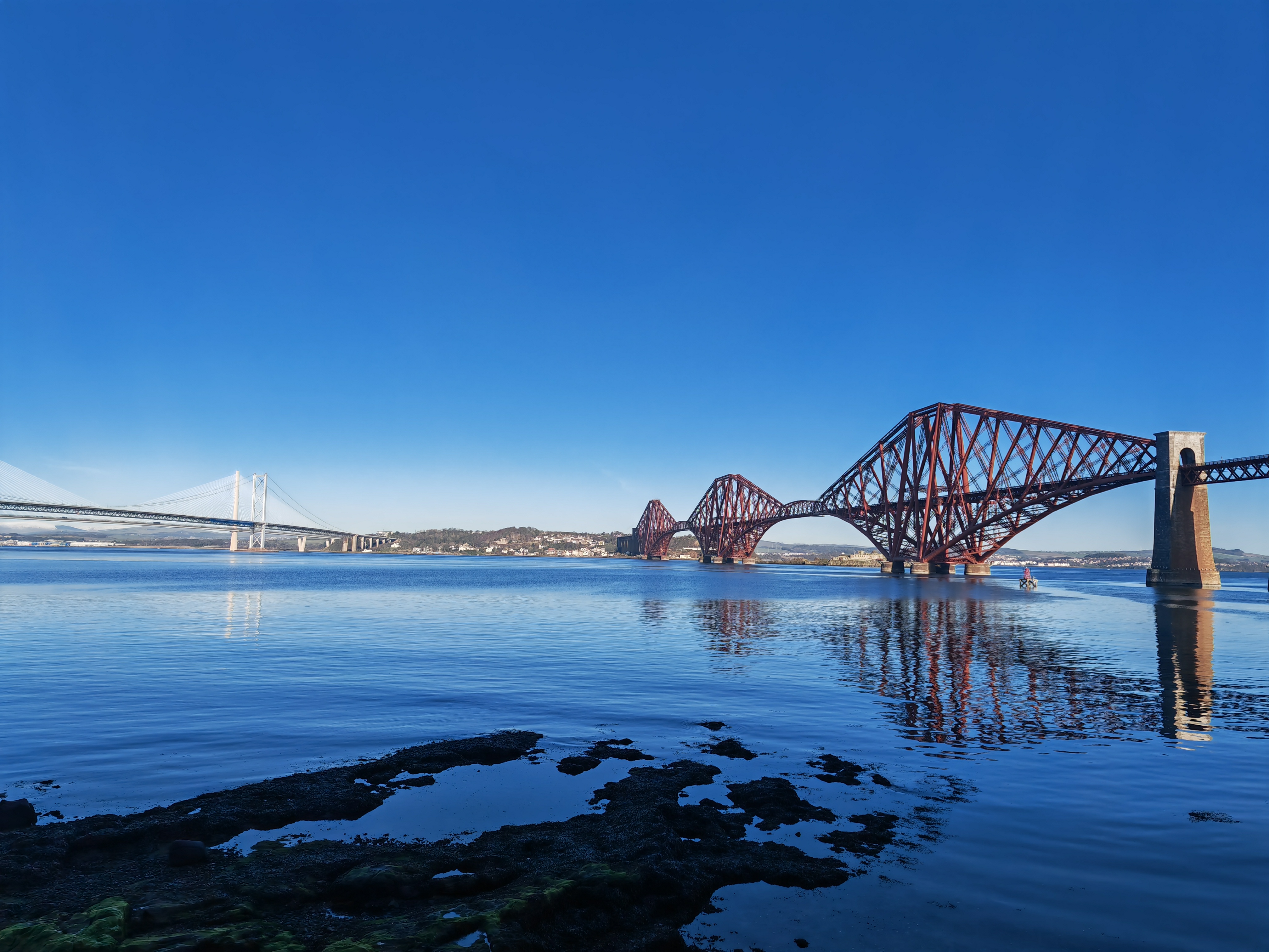 在英国苏格兰首府爱丁堡城北福斯河上有座钢铁侠一一福斯桥,建于1890