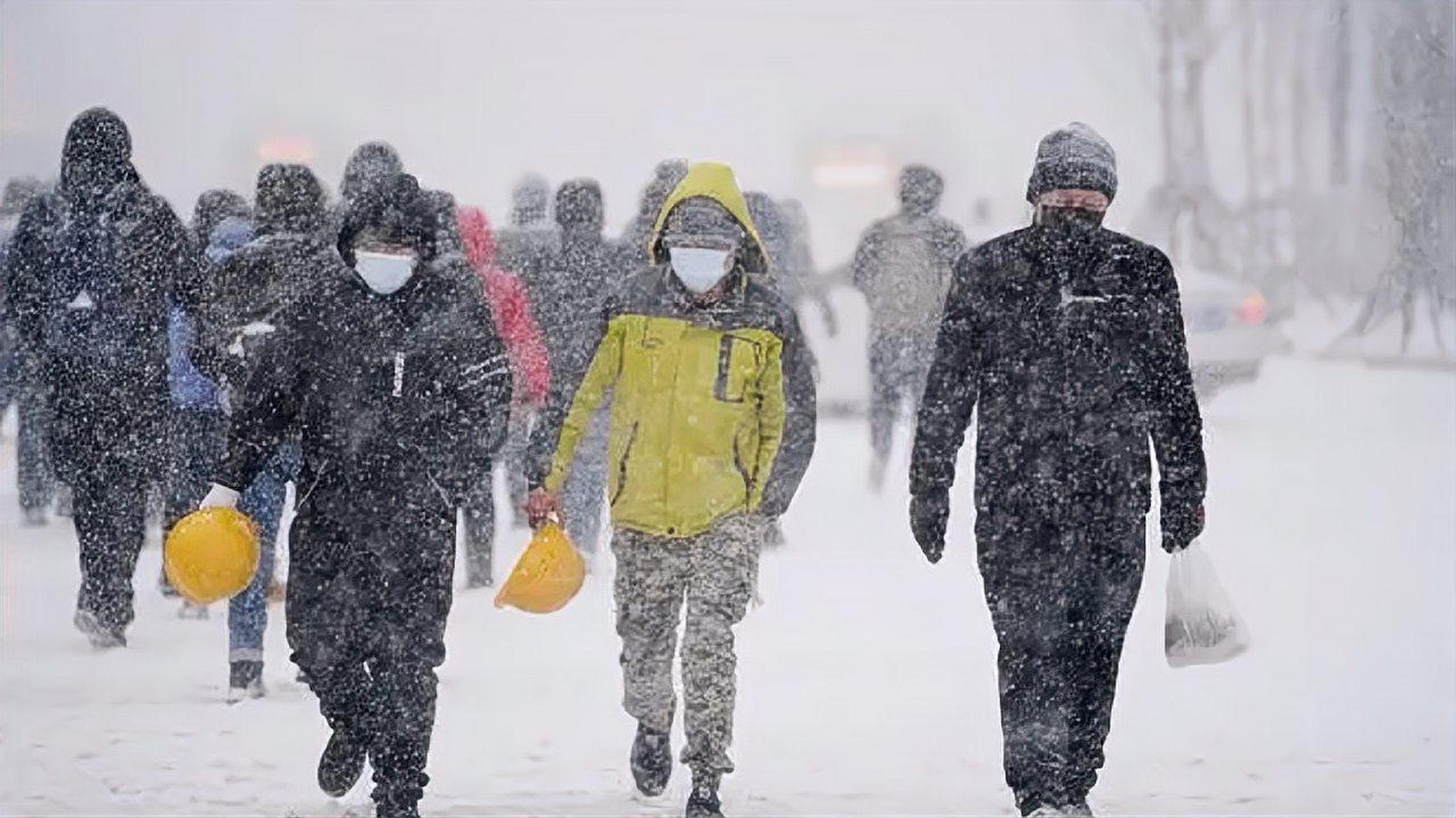 南北差异大!北方冷到发紫,南方多地气温冲42℃热到发红