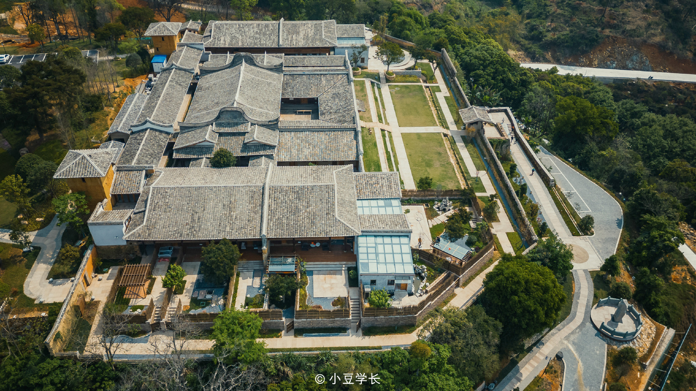 走进云溪漫谷,国际康养小镇,建在高山之上,这里可以骑马射箭,在鳌峰岭