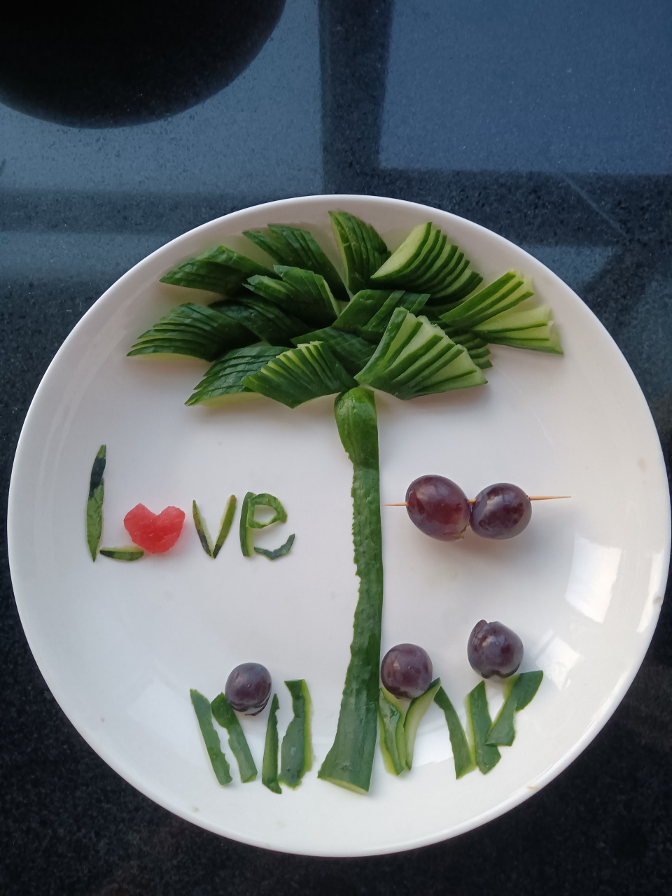 在烟熏火燎的厨房里窃取五彩缤纷的美丽,分享一下我的果盘作品.