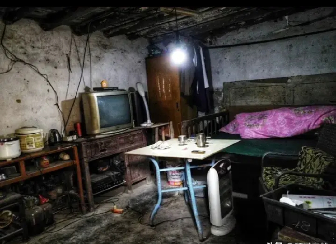 公司员工是个哑巴,比划着要辞职,我让他写一下原因