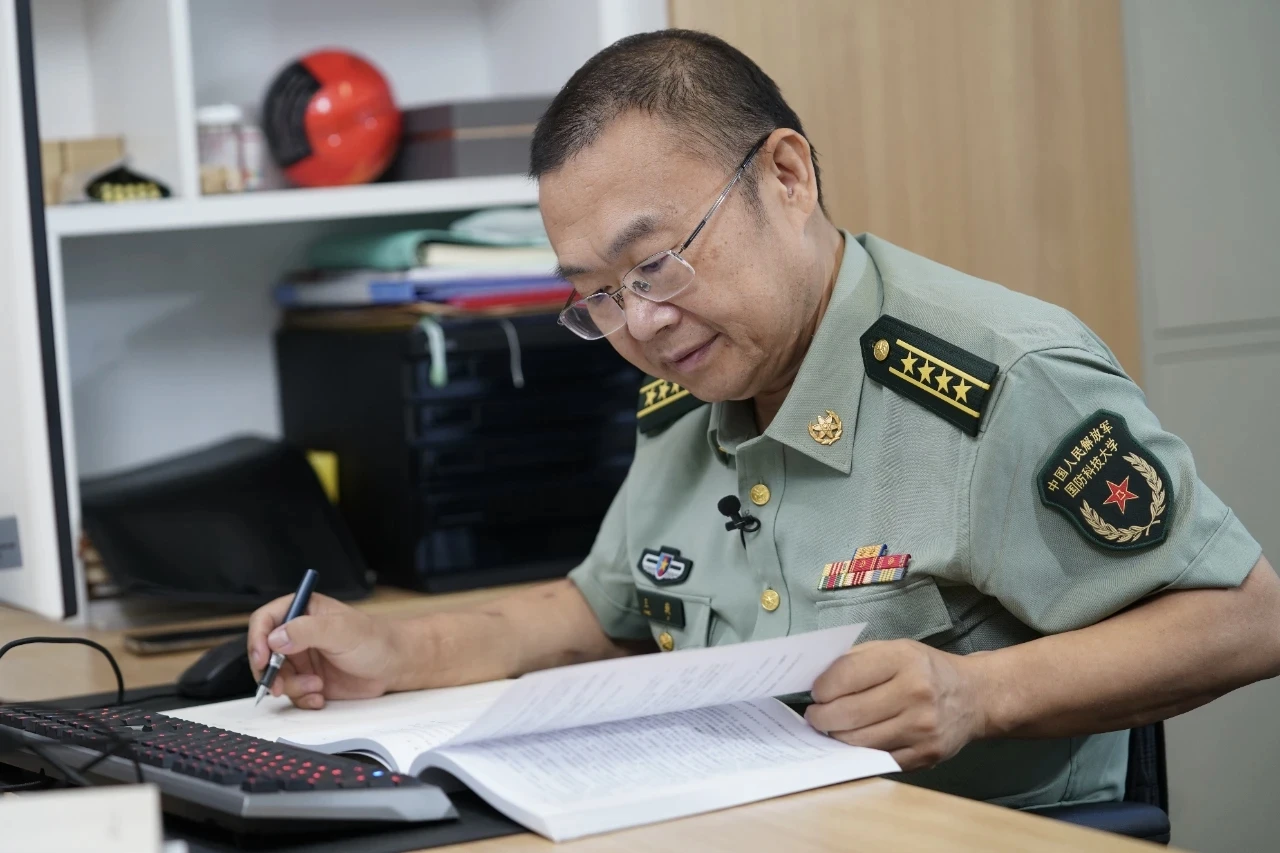 13岁考入国防科大,33岁当教授,王戟的励志传奇!