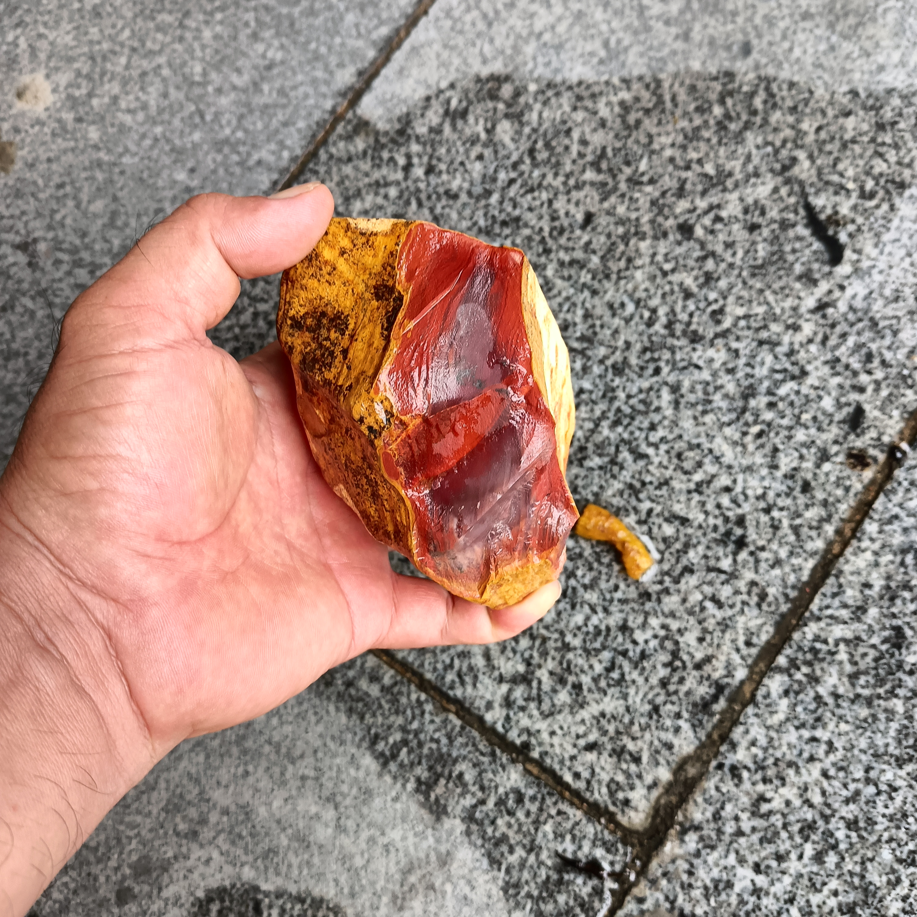 东方市这块石头好很红