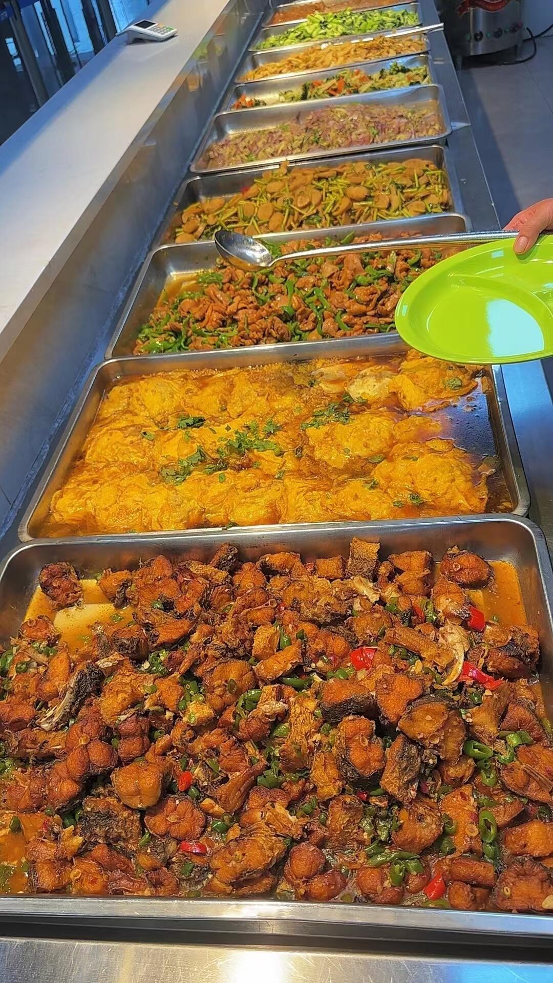 电子厂食堂