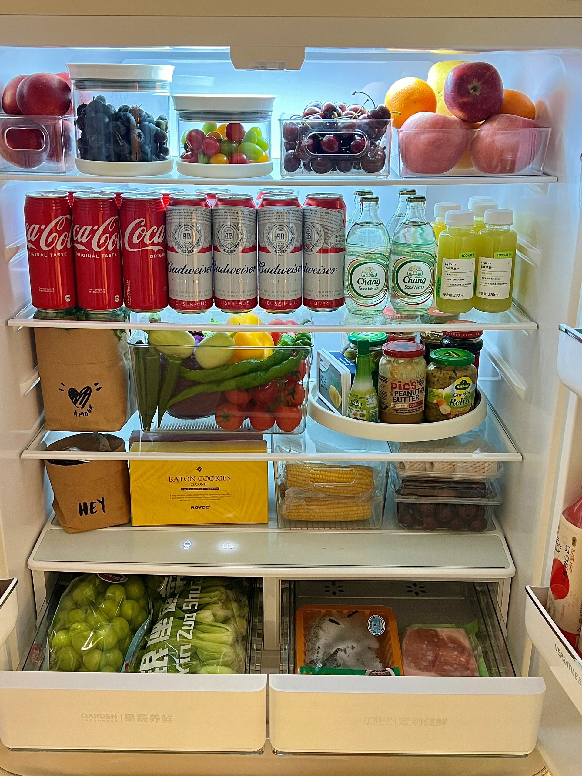 冰箱是现在年轻人储备零食的去处