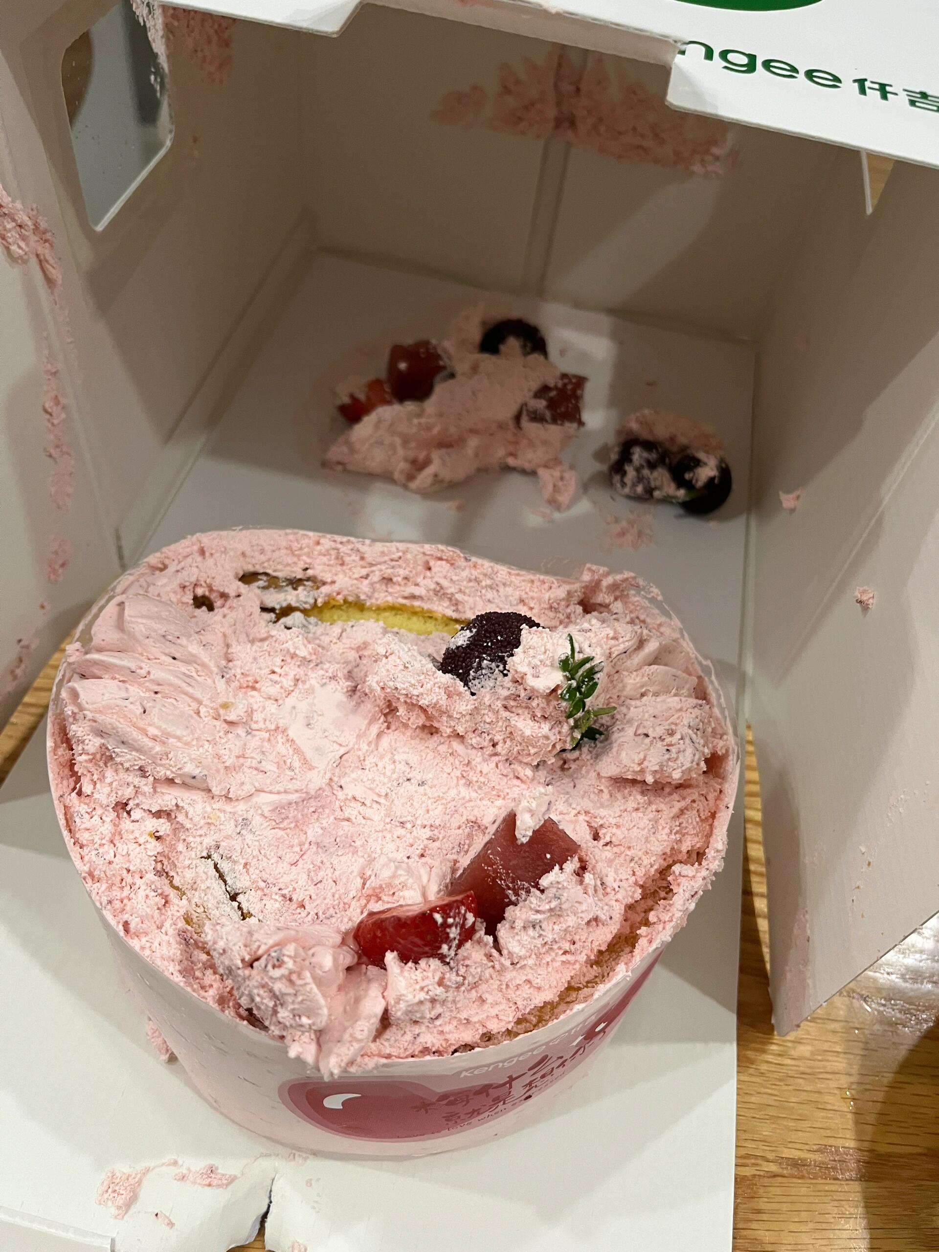 马上要送人的蛋糕被崽摔坏了,怎么办