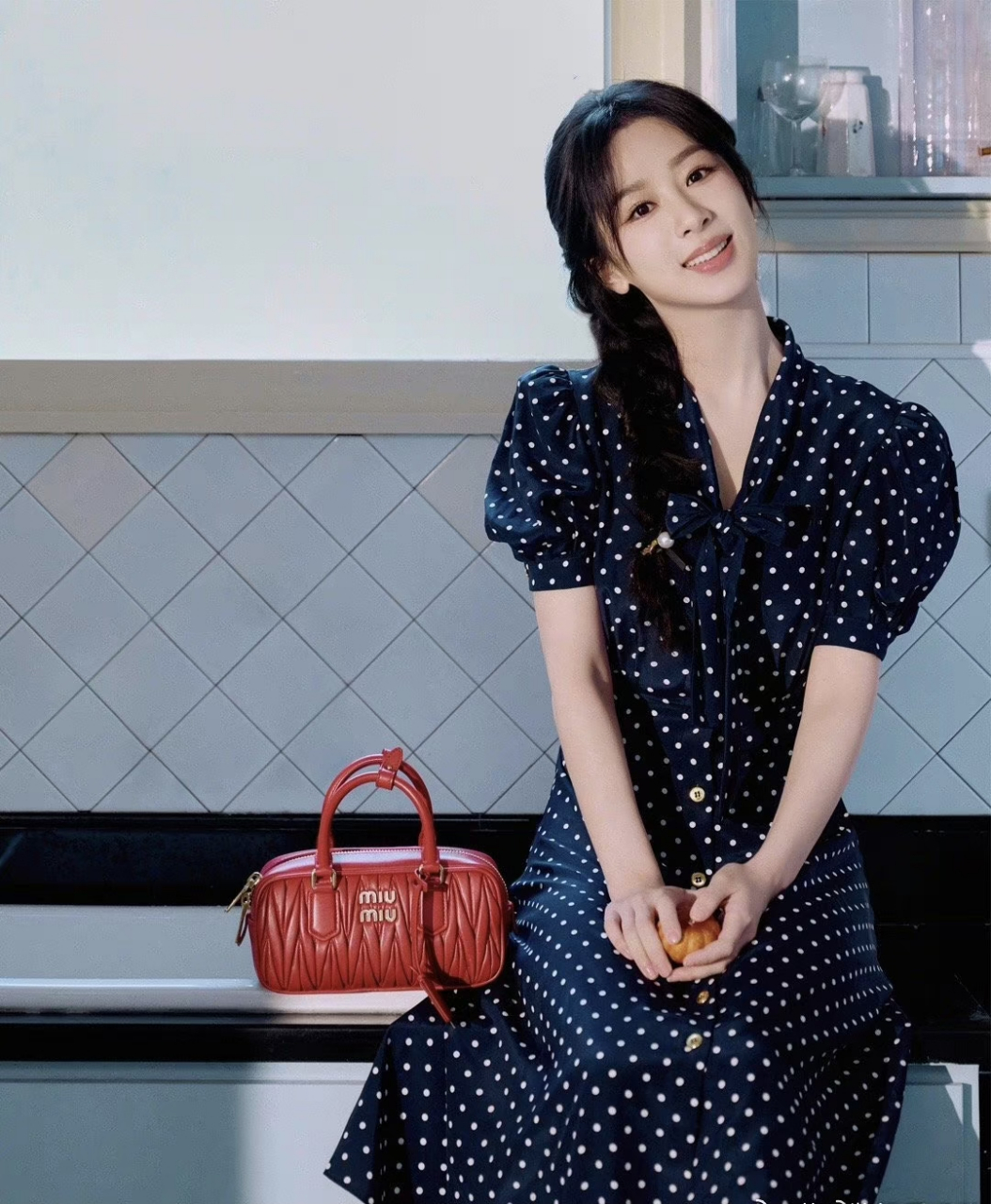 杨紫,杨超越的miumiu大片,谁的时尚表现力更好?