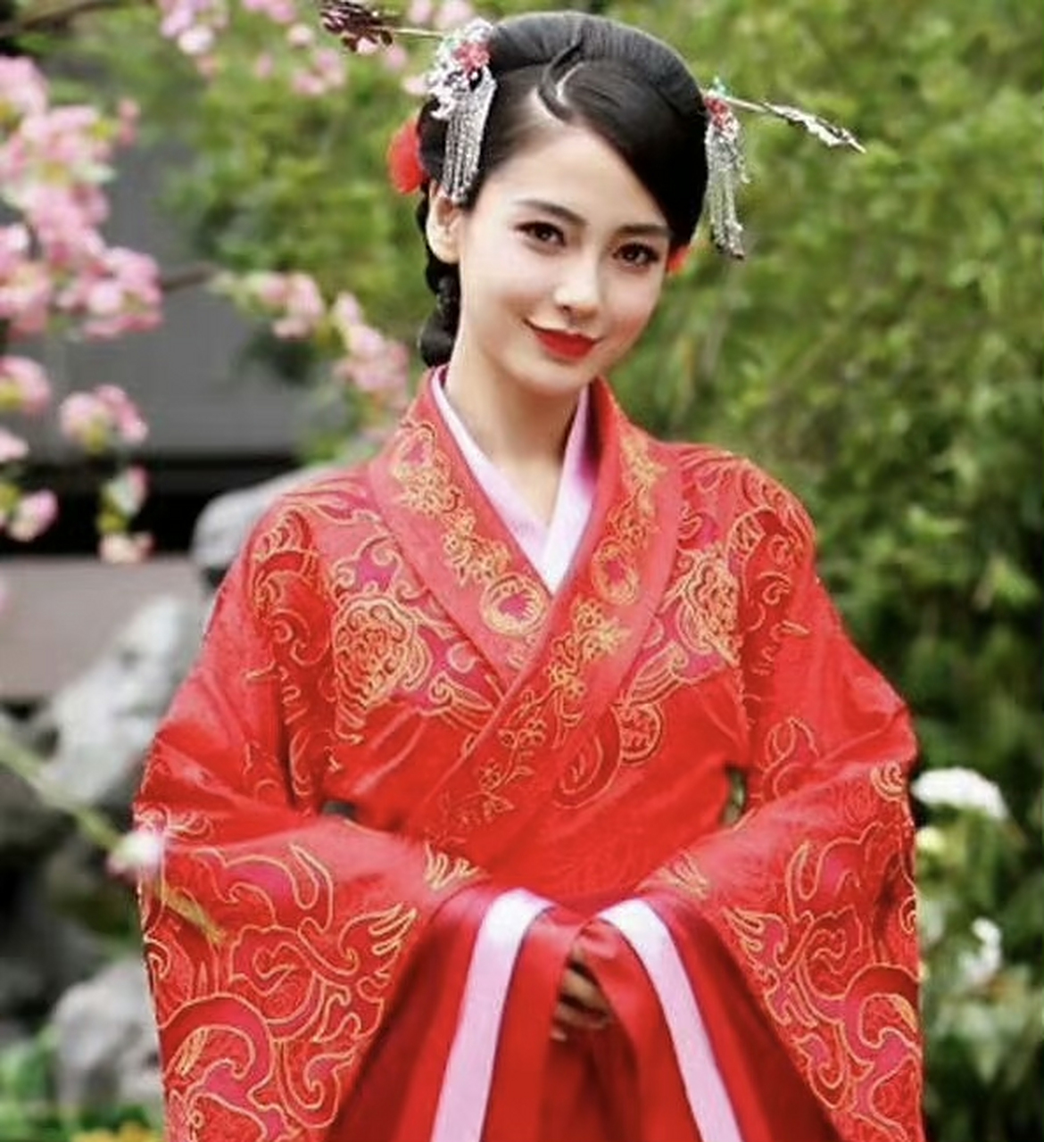 angelababy杨颖,白鹿,赵丽颖,赵露思的古装红衣造型,谁美到你了?