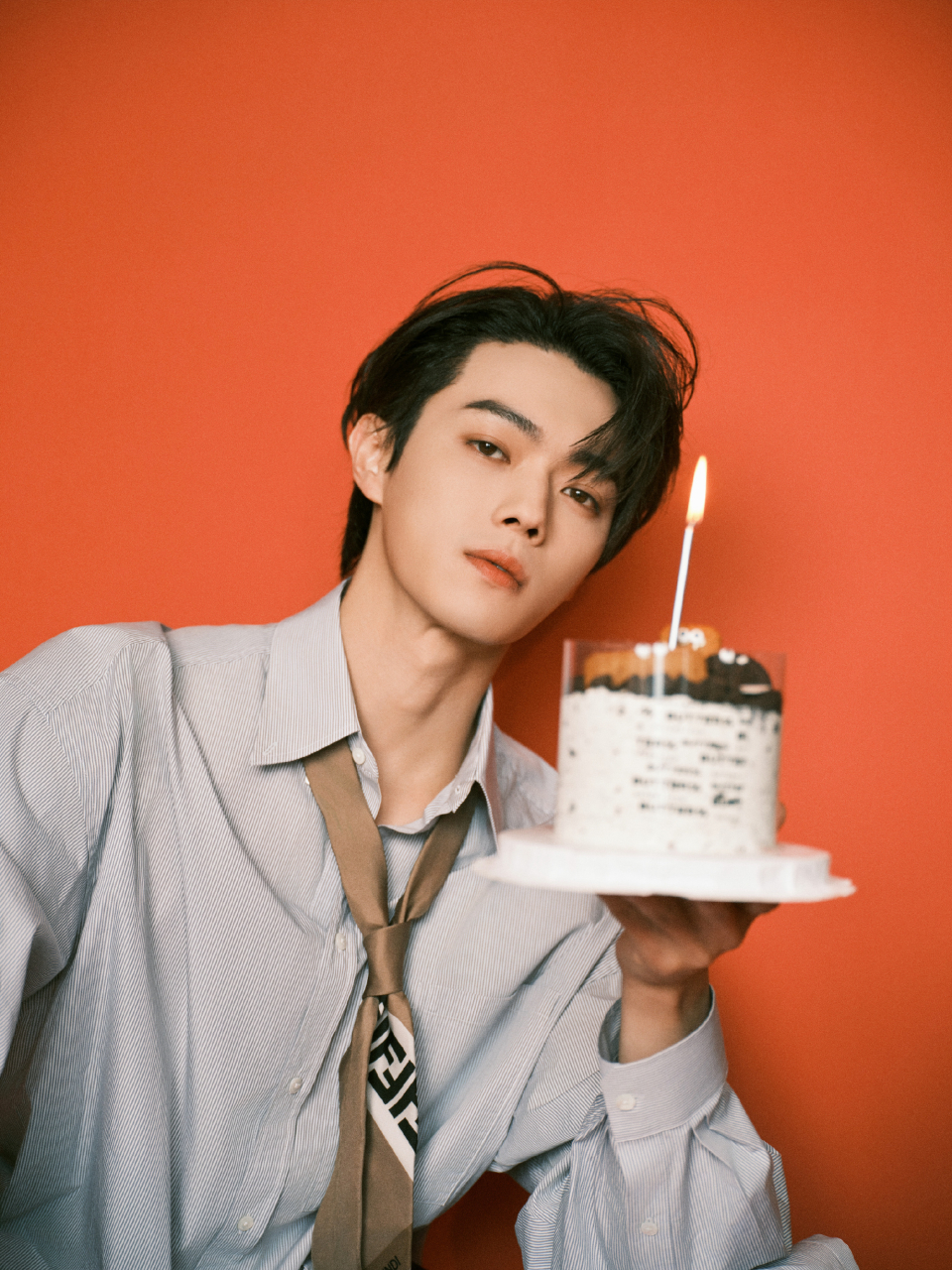 许凯今日份的生日大片,祝帅哥29岁生日快乐!