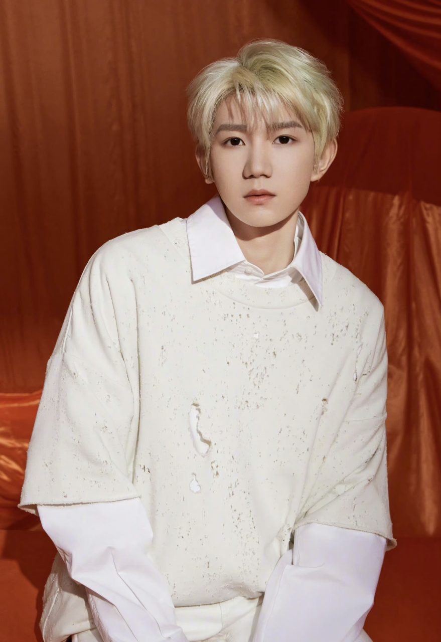 tfboys十周年的又一套新写真,王俊凯,王源,易烊千玺,谁的时尚表现力最