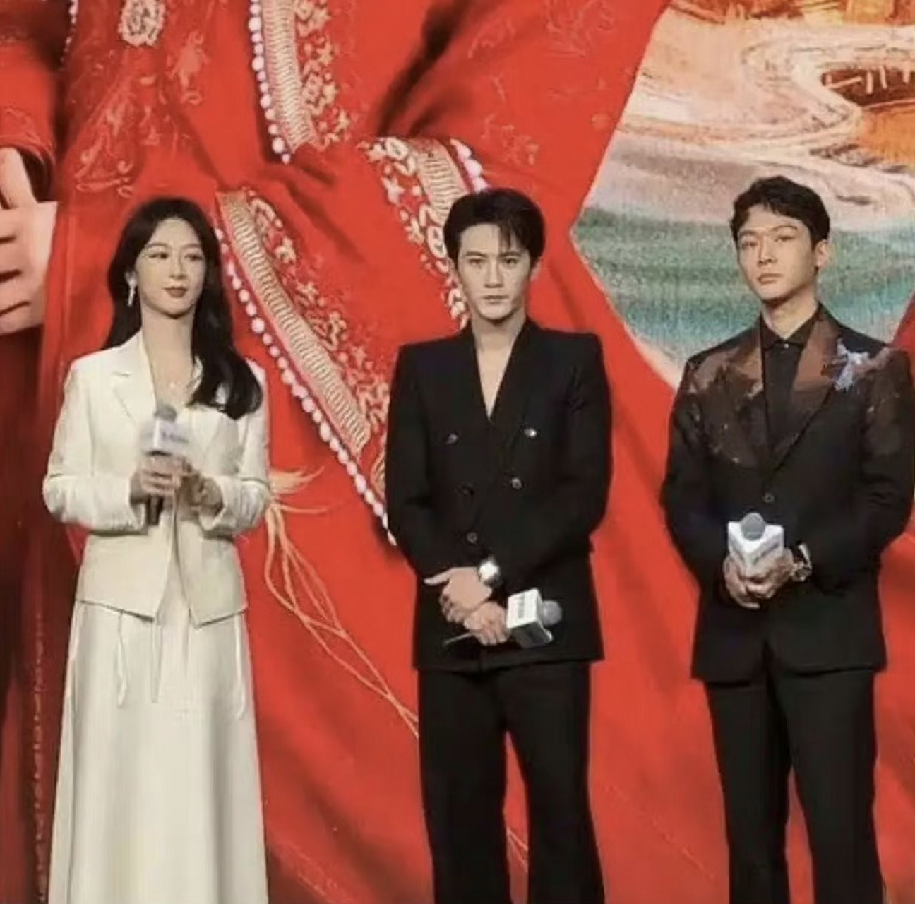 檀健次的公开身高174,杨紫身高167,王楚然官方身高172,实景图檀健次和