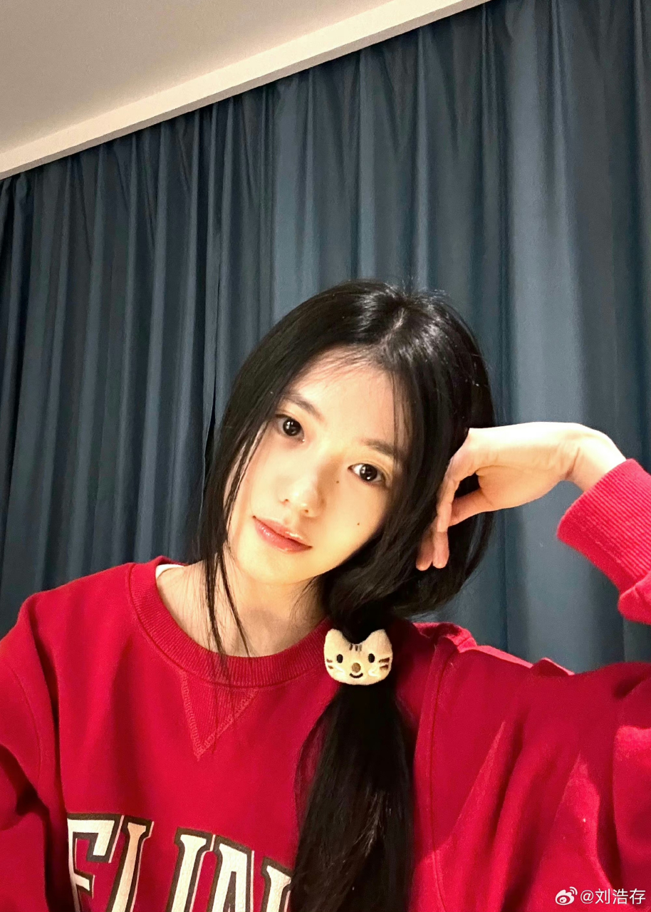 网友热议:如果没有刘浩存妈妈舞蹈班那件事,以刘浩存的资源,颜值,身材