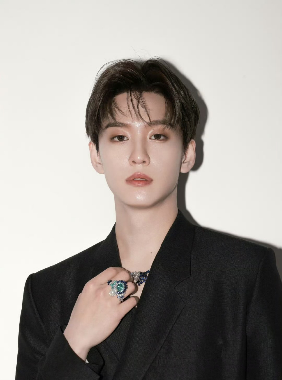 刘宇,余景天,罗一舟的时装周造型,三位男爱豆谁的状态更好?