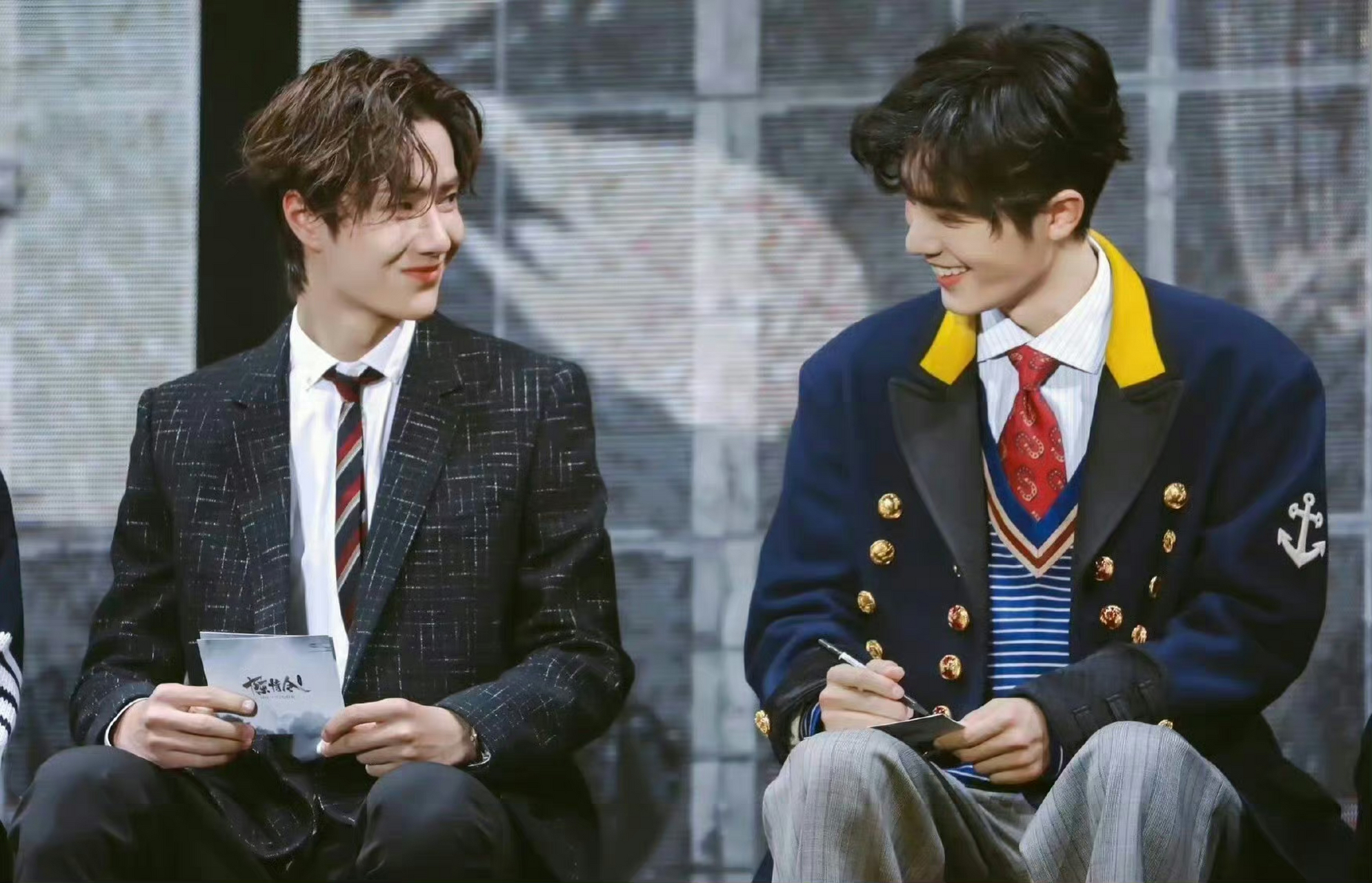 王一博工作室的微博评论区下面,全都是肖战王一博"博君一肖"cp粉的