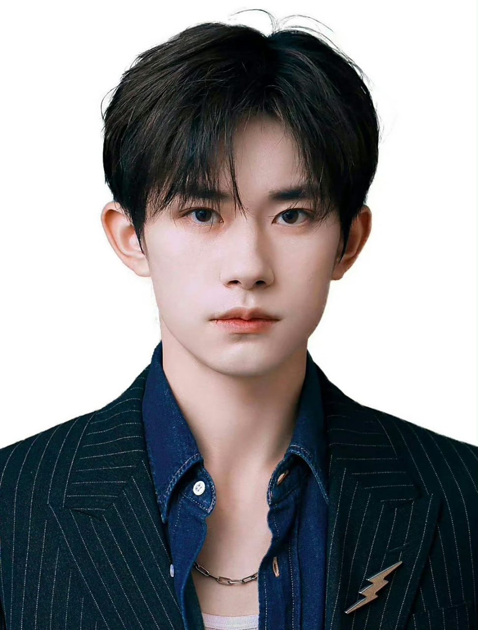 王俊凯,易烊千玺的饭制高清证件照,谁帅到你了?