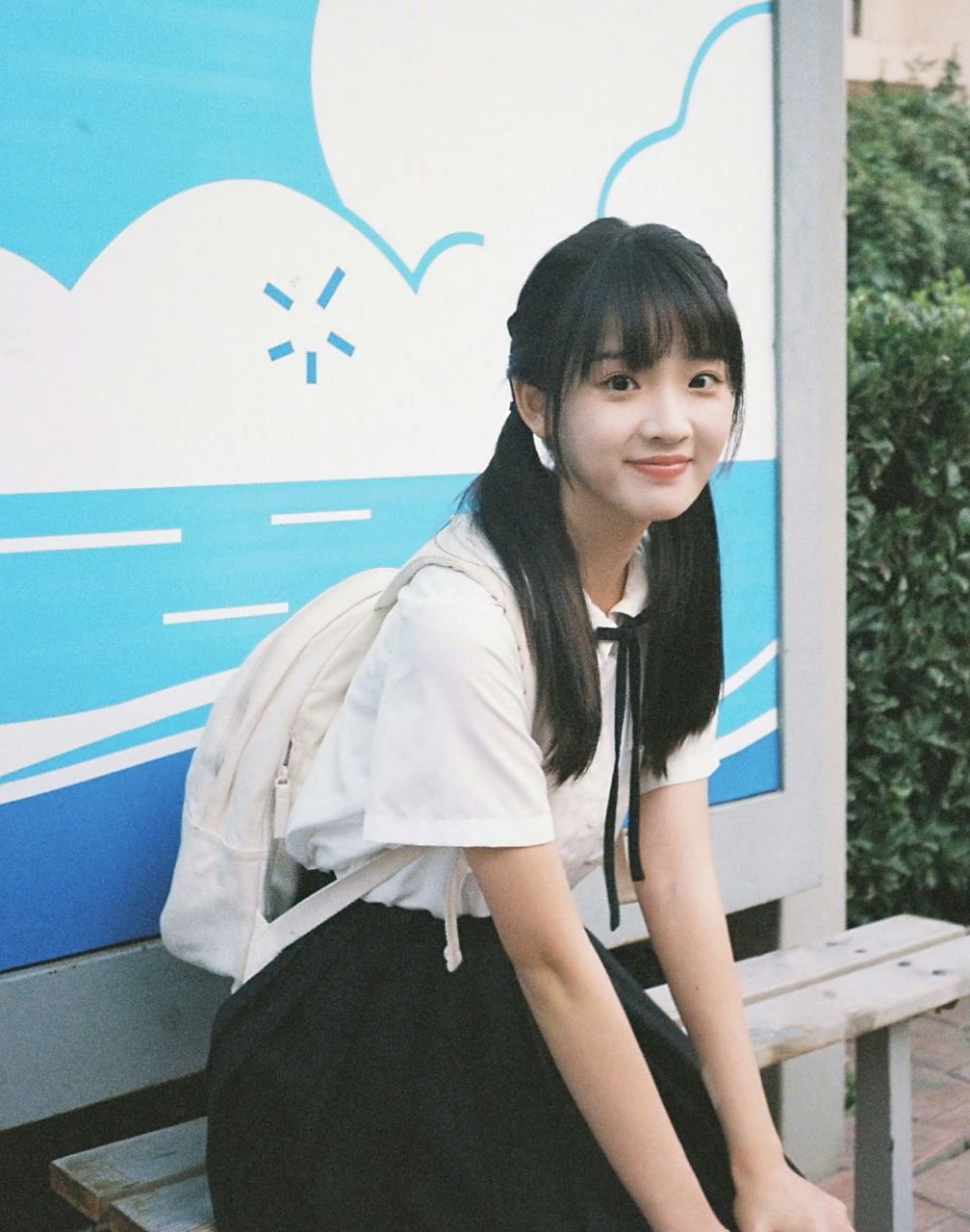 田曦薇和张淼怡的齐刘海双马尾校园风造型,两人将合作《大奉打更人》