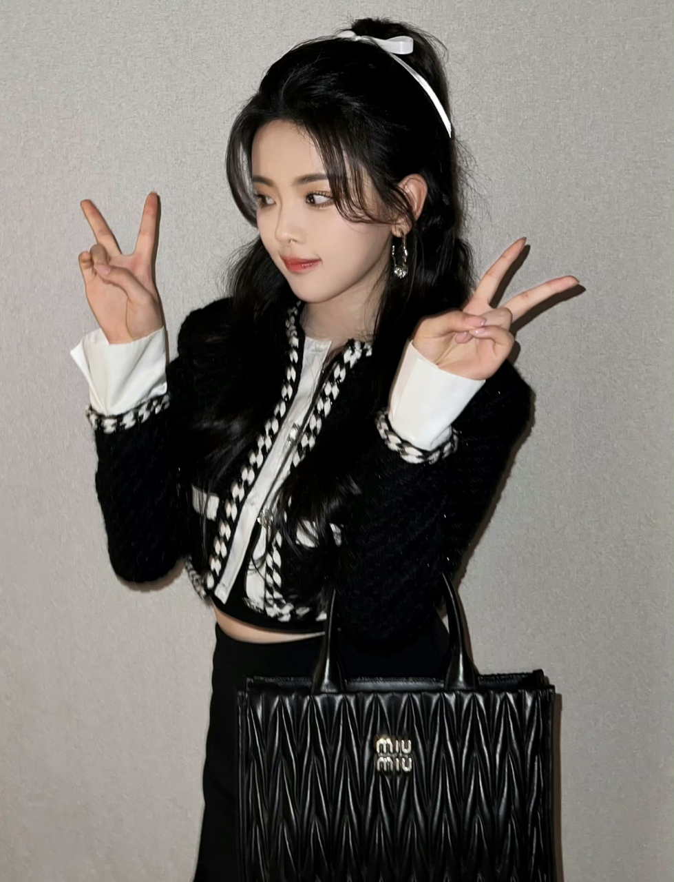 杨紫,杨超越的miumiu大片,谁的时尚表现力更好?