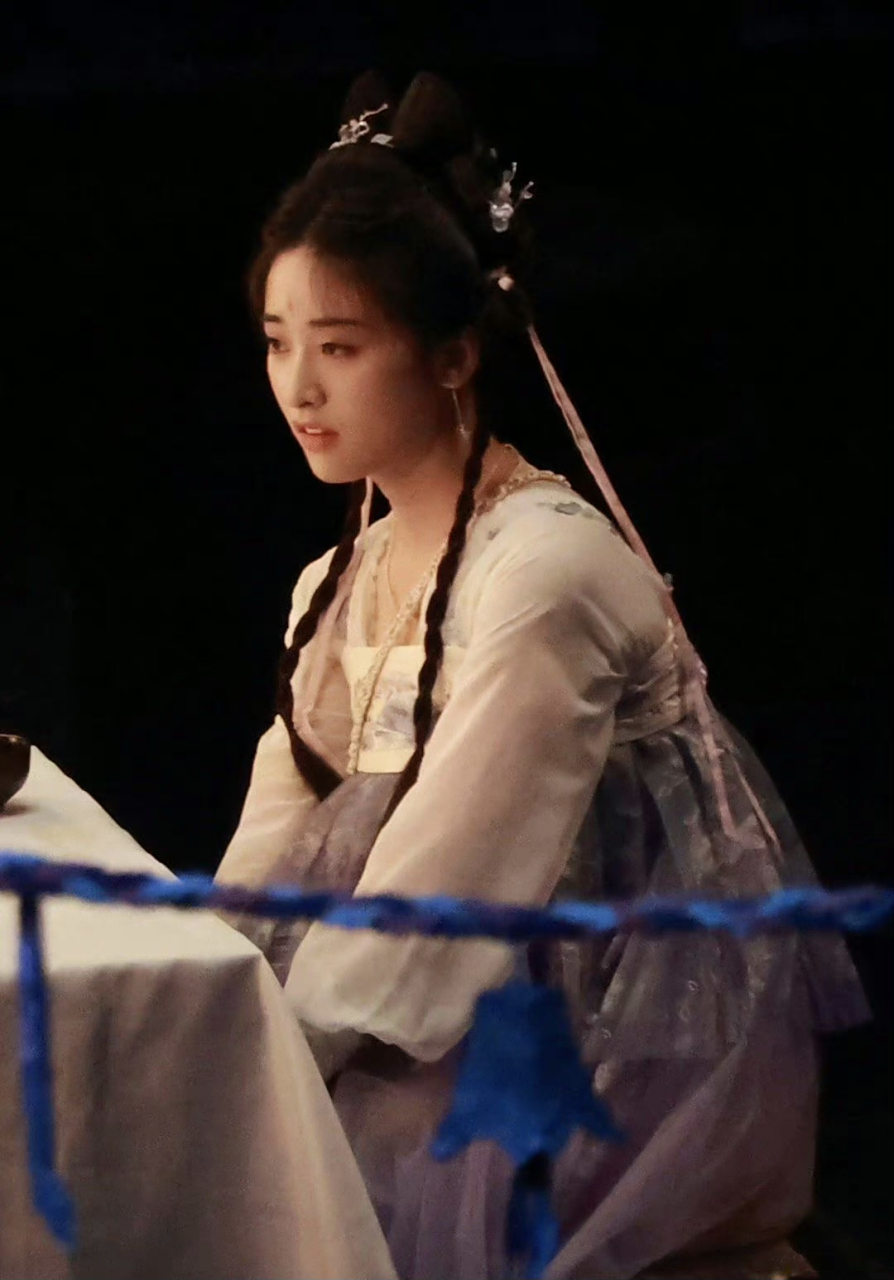 沈月《狐妖小狐娘竹业篇》东方秦兰路透图,这个古装造型好看吗?