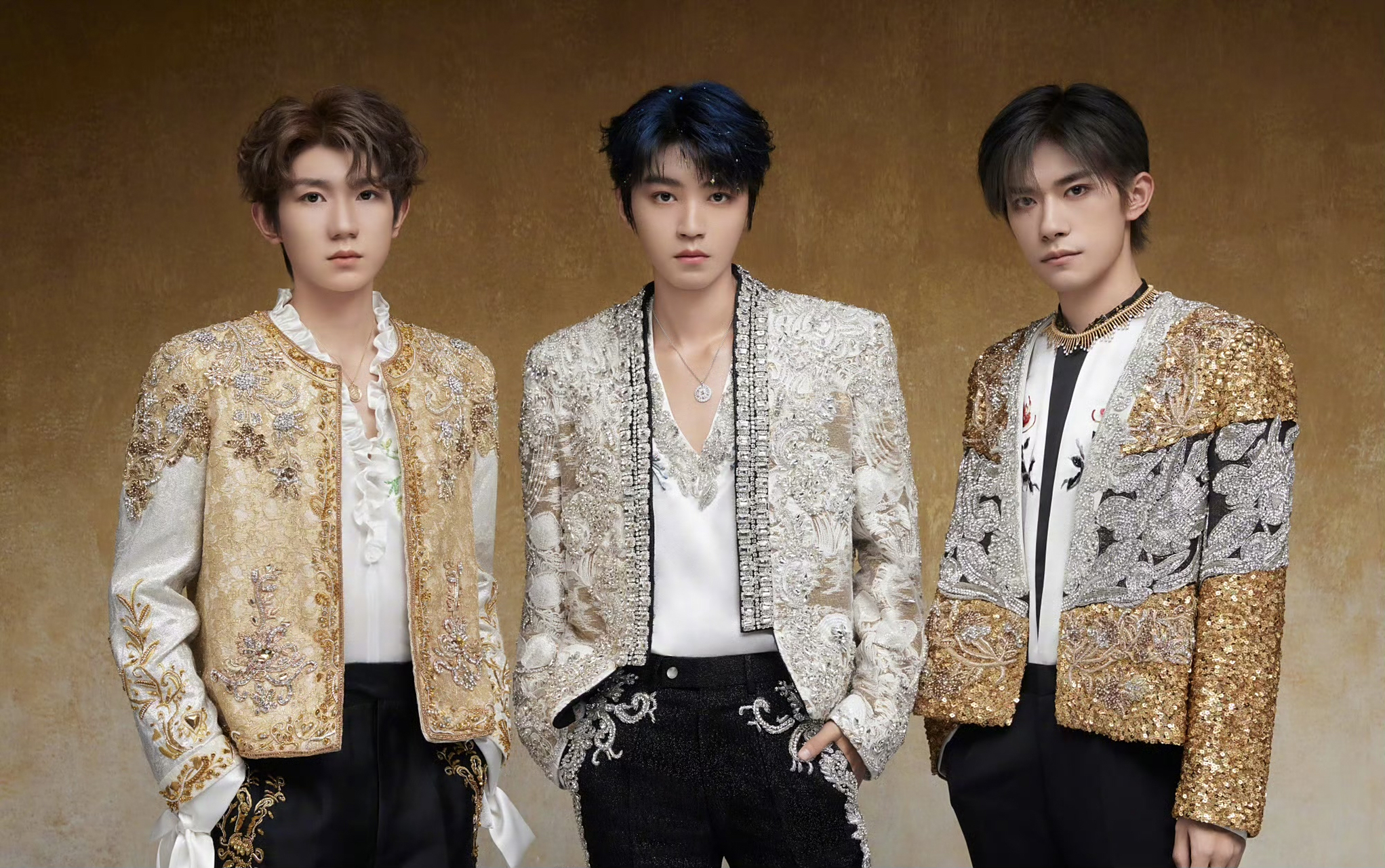 今天tfboys的三张同框合照,王俊凯,王源,易烊千玺,谁的造型状态最好?