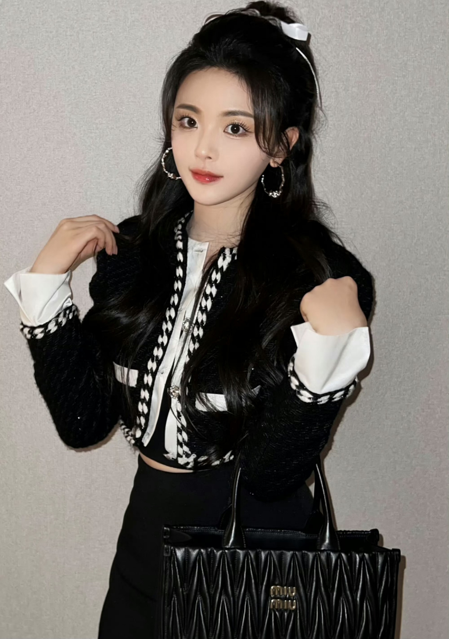 杨紫,杨超越的miumiu大片,谁的时尚表现力更好?