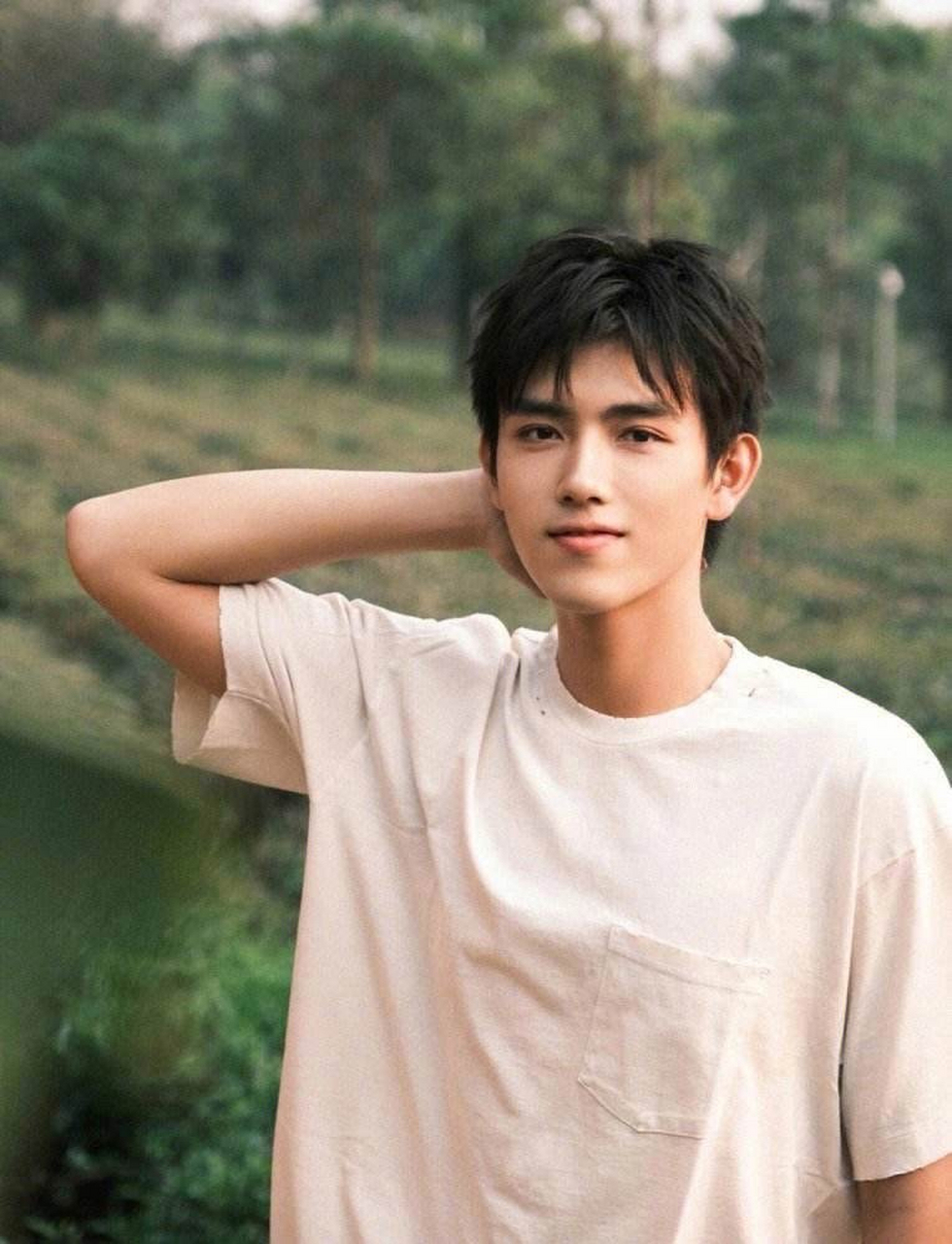 有网友问:内娱资源比较好的星二代是不是只有陈飞宇,郭麒麟和张若昀?