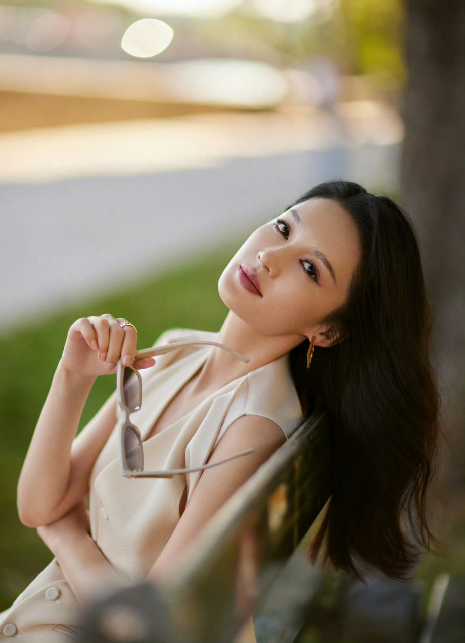 王一博,李沁主演的《长风破浪》开通官博,有网友表示,李沁成为唯一