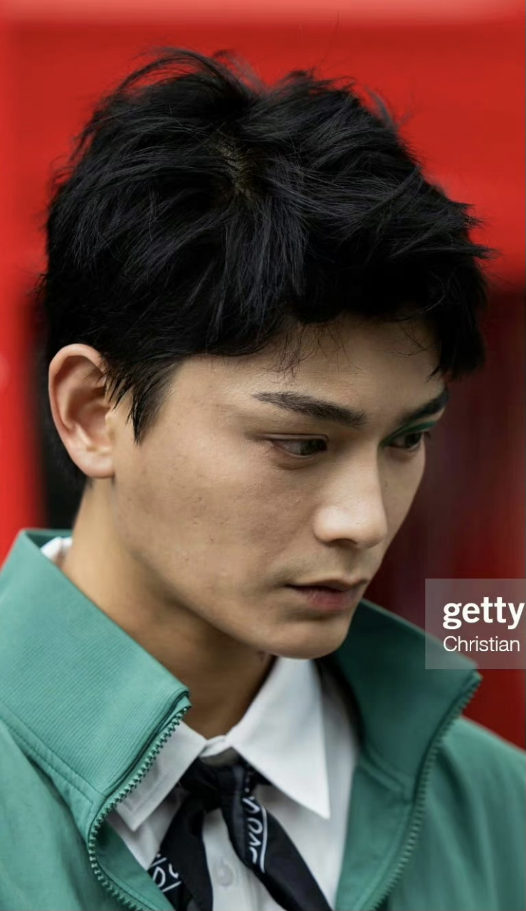 丁禹兮巴黎时装周的造型生图,这个颜值状态你给打几分?