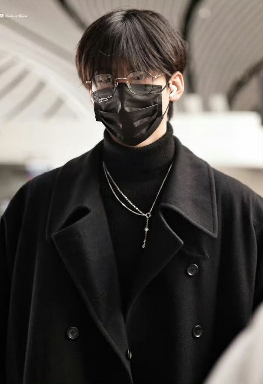 龚俊,宋茜,孟美岐,刘宇,赞多,周柯宇的星光大赏机场路透图,你最期待谁