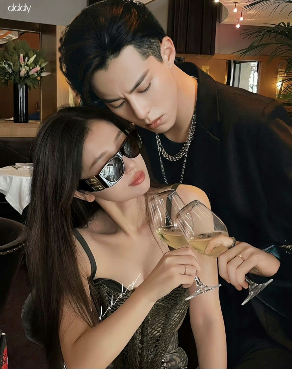 棣欣引力cp粉做的虞书欣和王鹤棣合照,现在两人无法同框,全靠粉丝去p