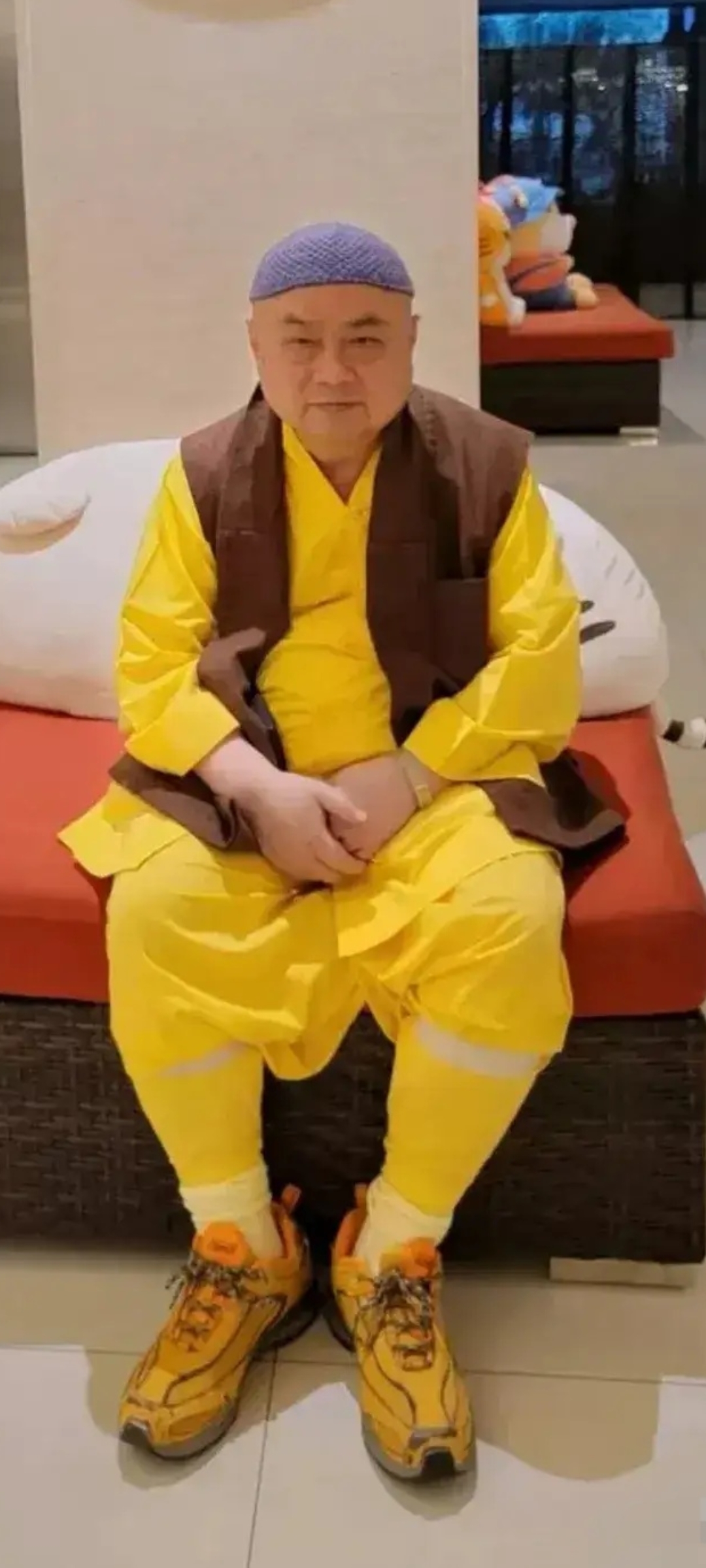 和尚超度图-和尚敲的磬图片