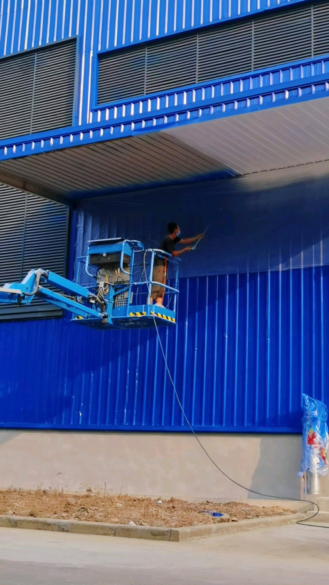 9125-3166 怀柔彩钢板除锈喷漆是维护建筑外观和