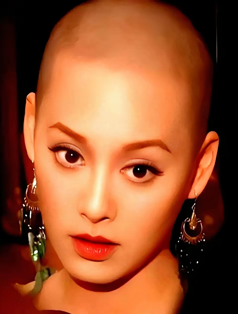 "辣目洋子好奇地问:"您当时是因为啥剃了光头呢?"宁静:"热啊!