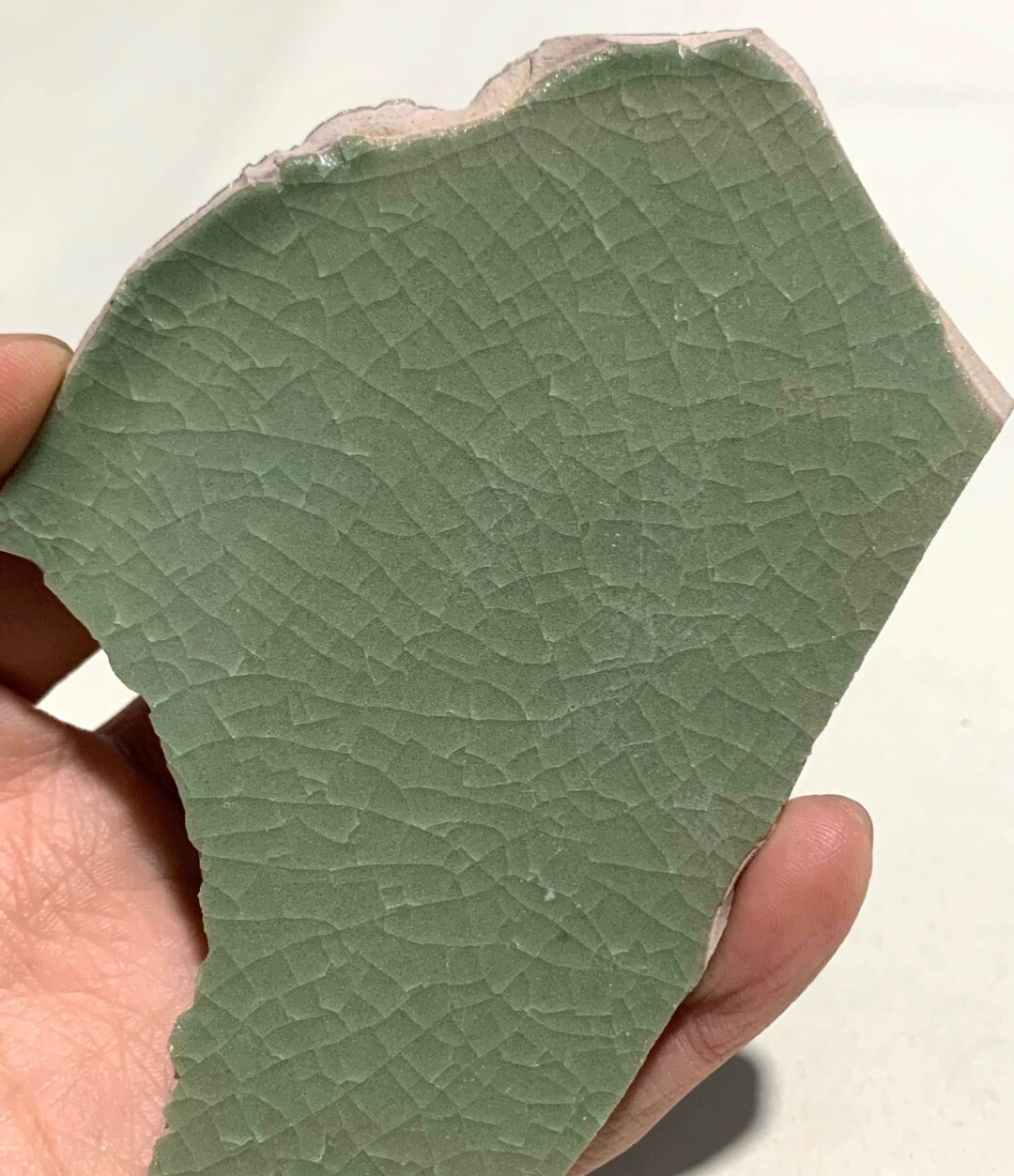 张公巷汝窑的制作技术要比清凉寺汝窑更加成熟,尤其是在胎质方面,所以