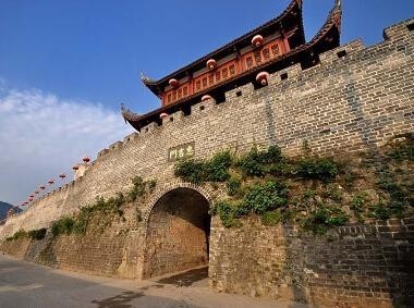 长汀古城又称汀州古城,创建于公元736年,位于福建龙岩市长汀县,地处