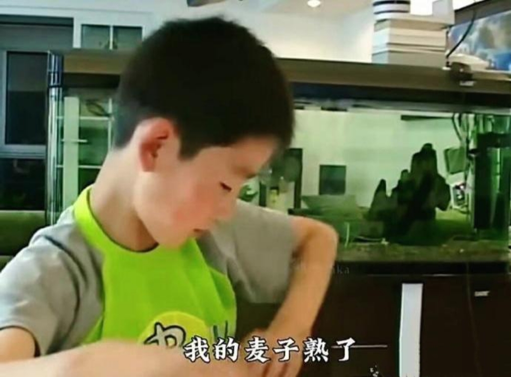 "  湖南卫视《变形计》中有一个让人难忘的男孩,他叫高占喜,作为贫苦