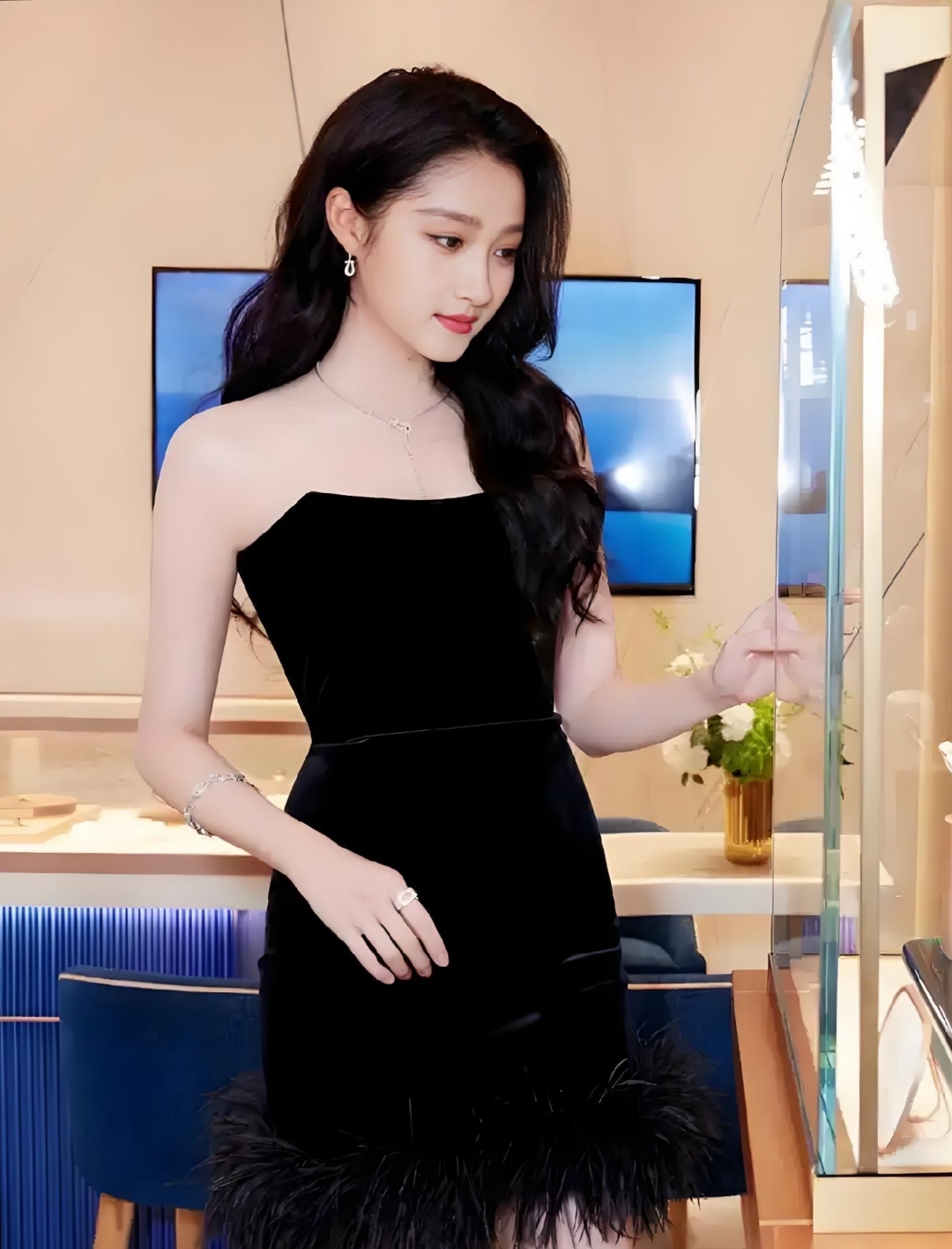 玉骨冰肌姿曼妙,赤心直意性纯良 关晓彤性感身材大长腿#极品身材# #大