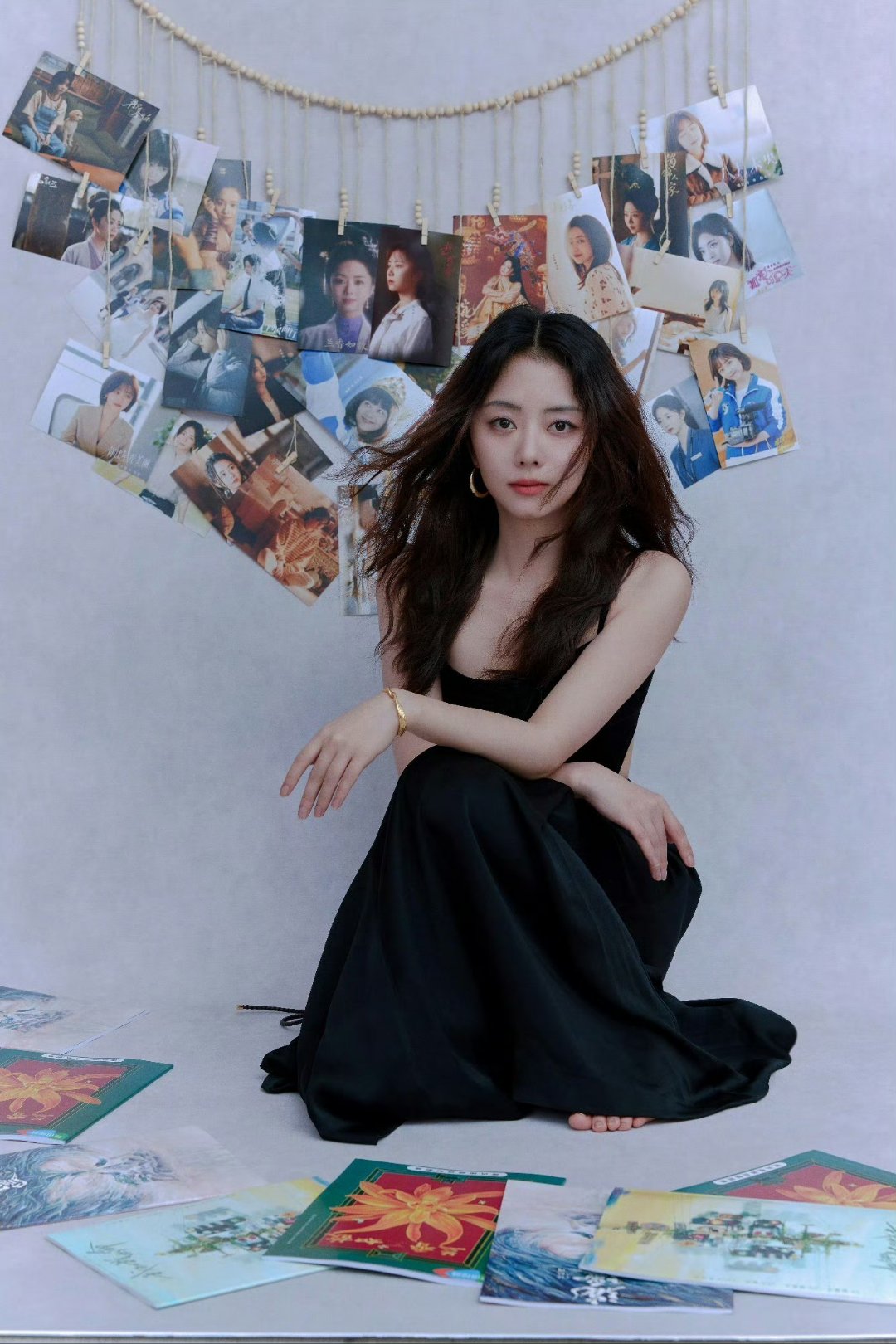 【谭松韵】:光脚