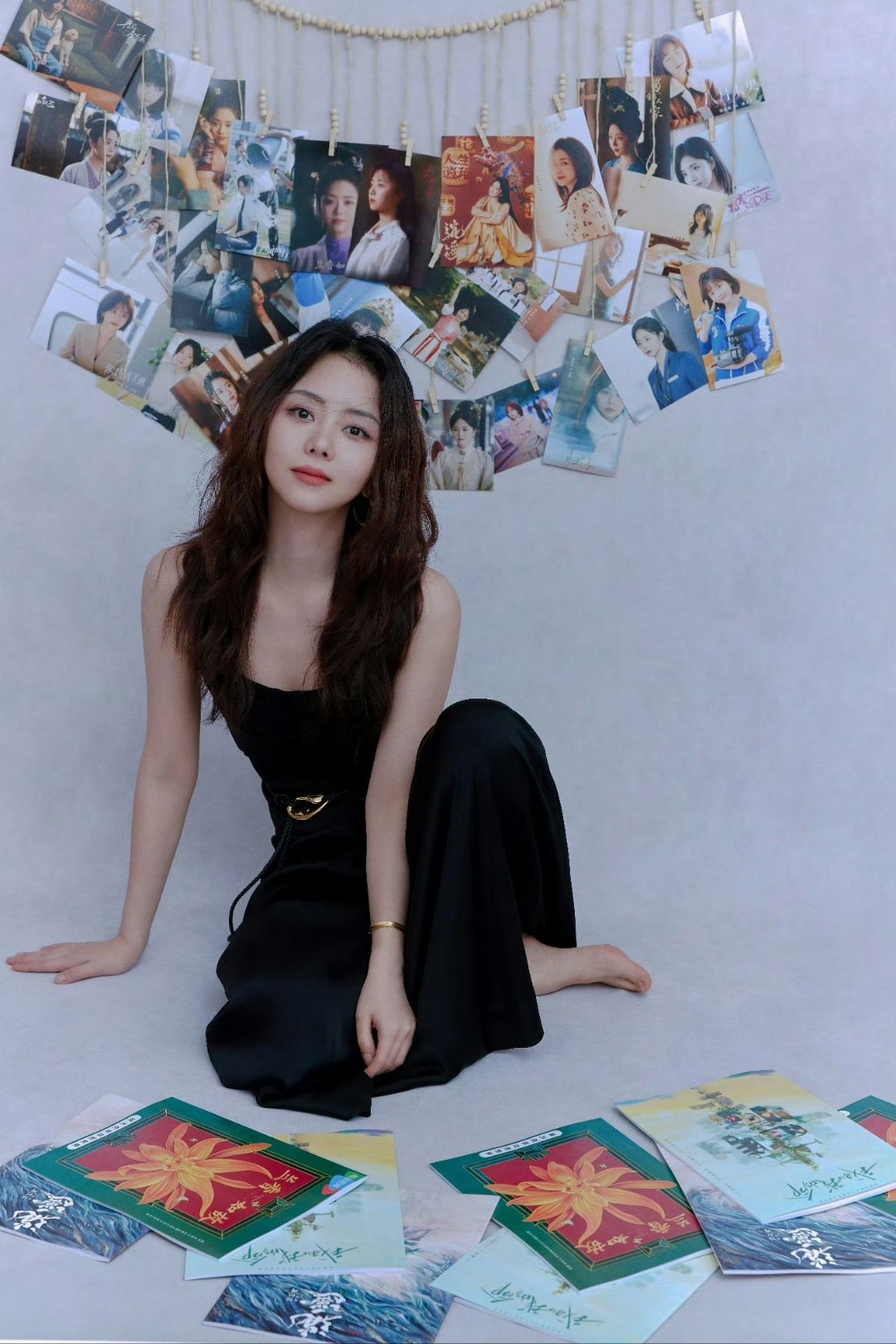 【谭松韵】:光脚