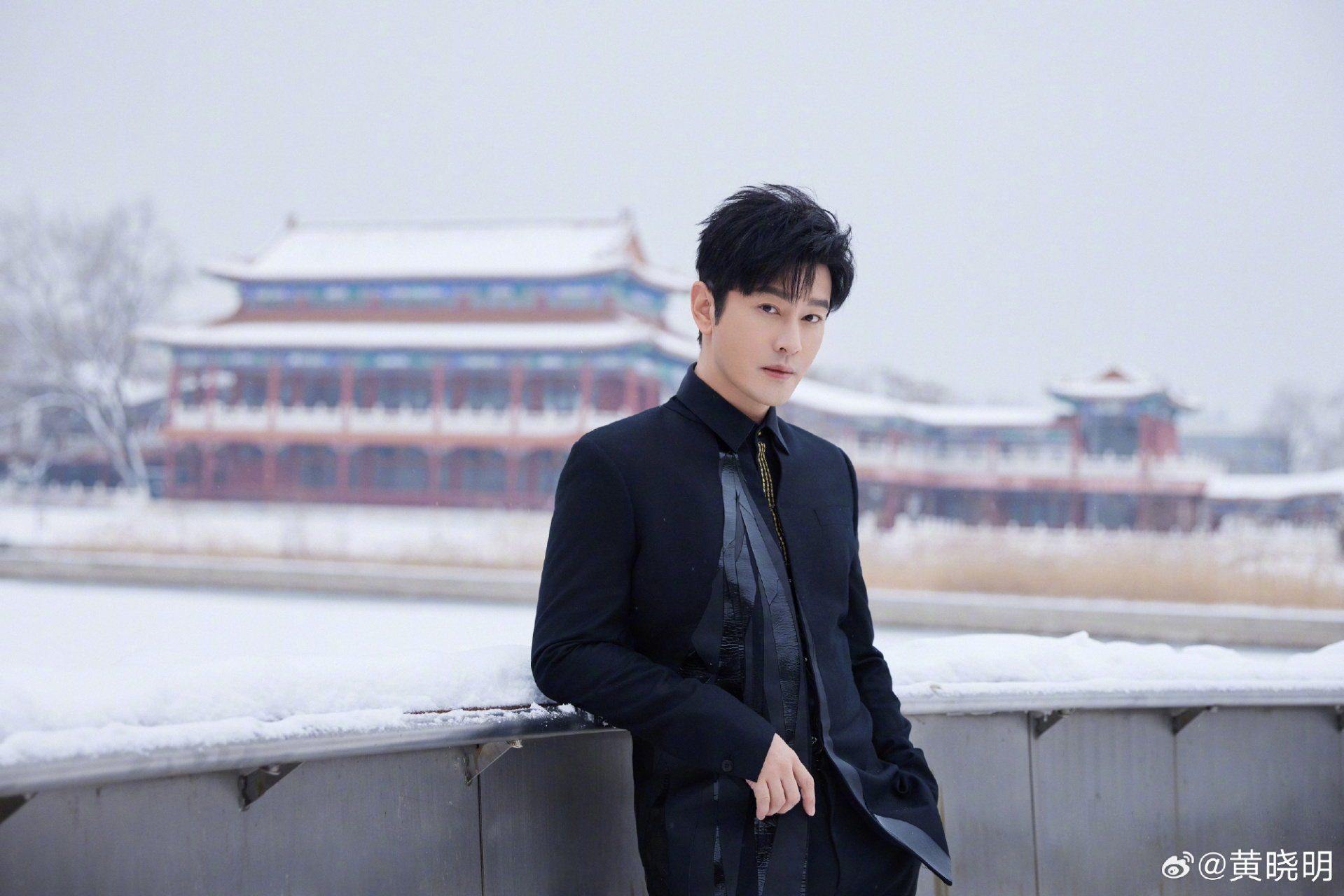 5月11日黄晓明给表妹陈梦祝贺夺得冠军,亲戚感情真好.