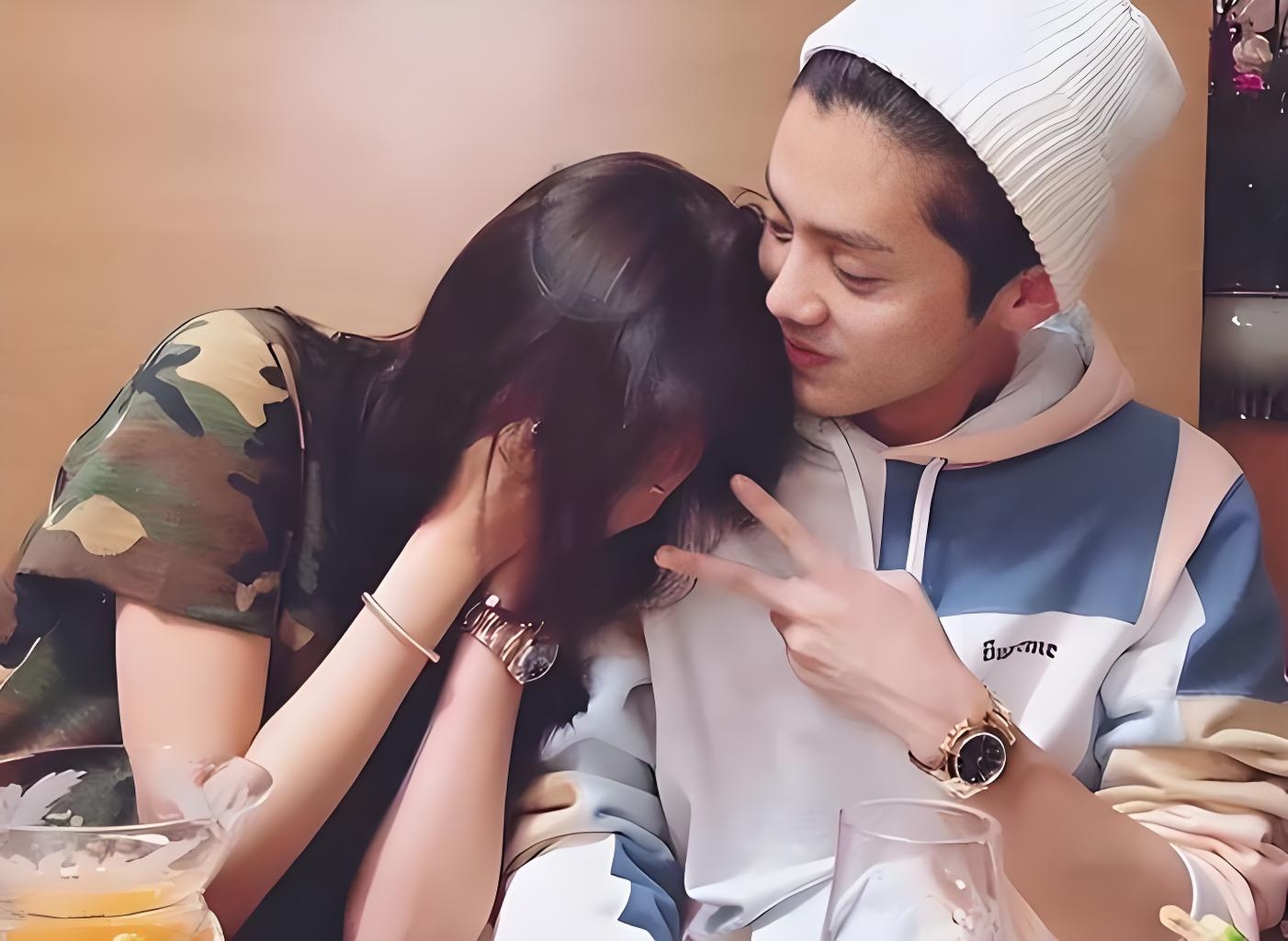 说到鹿晗,他可是顶流时官宣恋爱,太有男人味了