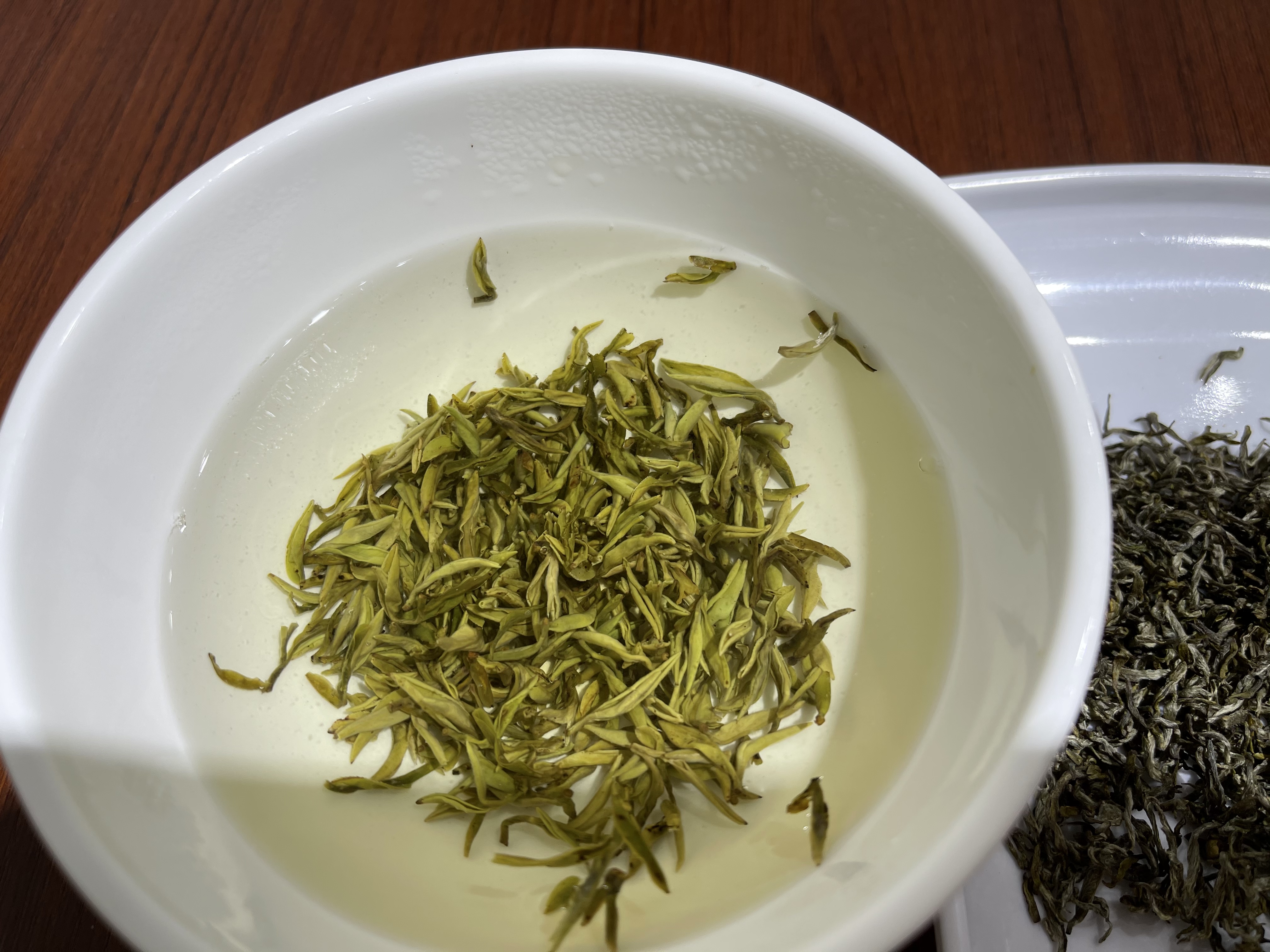 终于终于出来了,黄芽喝了嘴巴抿甜,甘露香甜,我尽我所能找的蒙顶山茶