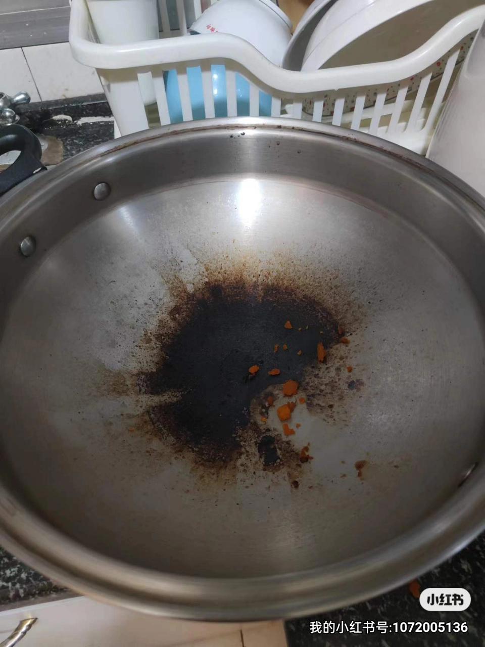 不小心把安利皇后锅烧黑了,换成以前的锅就烧坏了.
