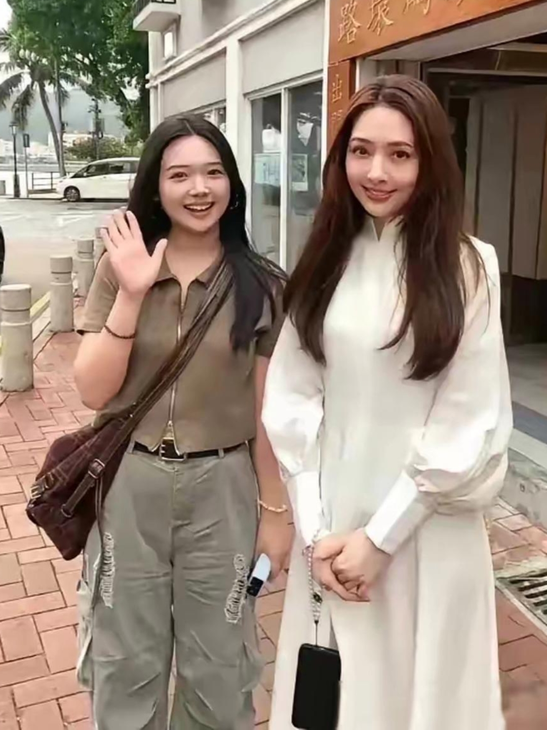 路人与明星巧遇她们的合照那么的亲切