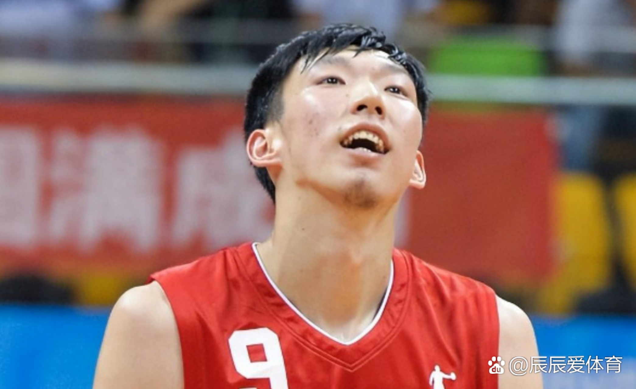 中国男篮奥运资格赛大胜，周琦统治内线