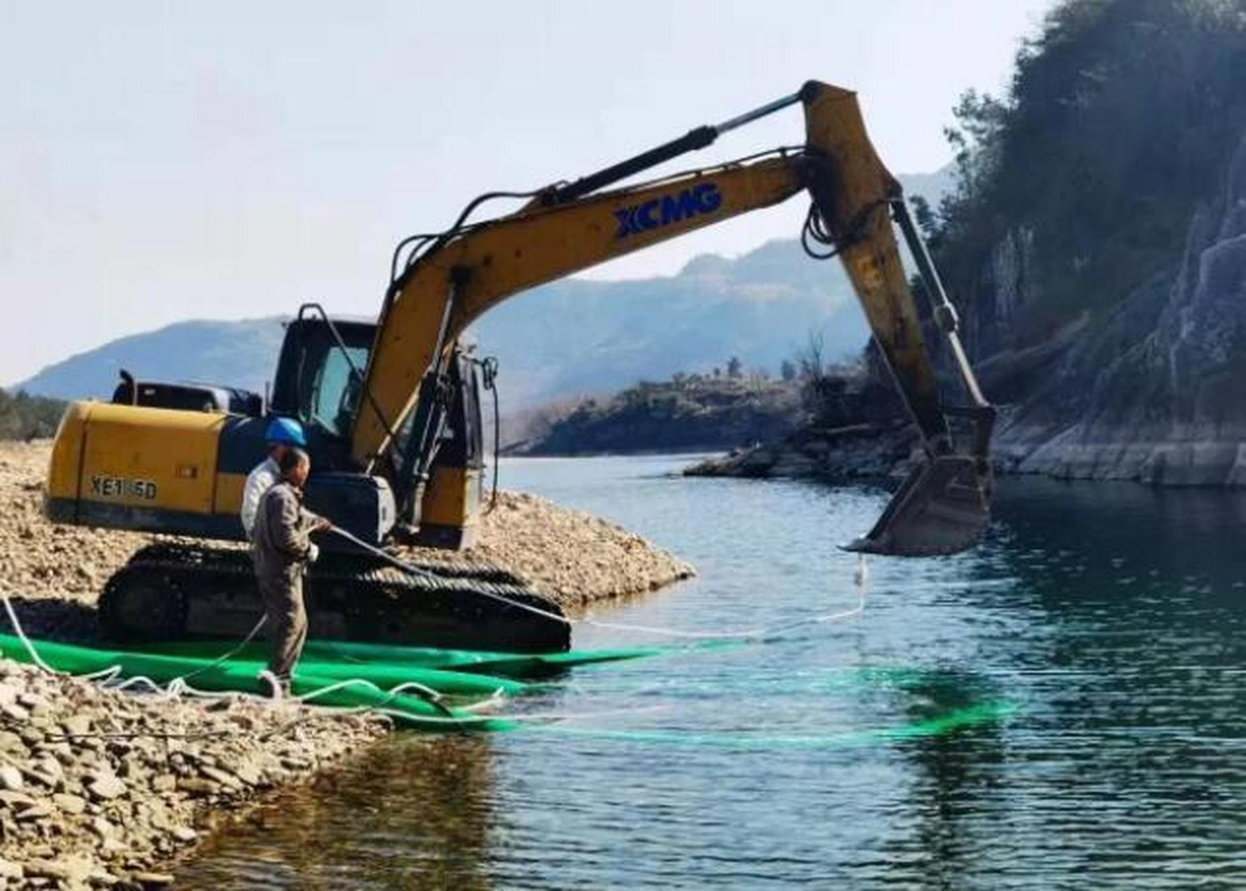 温州冬天出现百花一遇的干旱# 由于长时间未降雨,楠溪江下游部分区域
